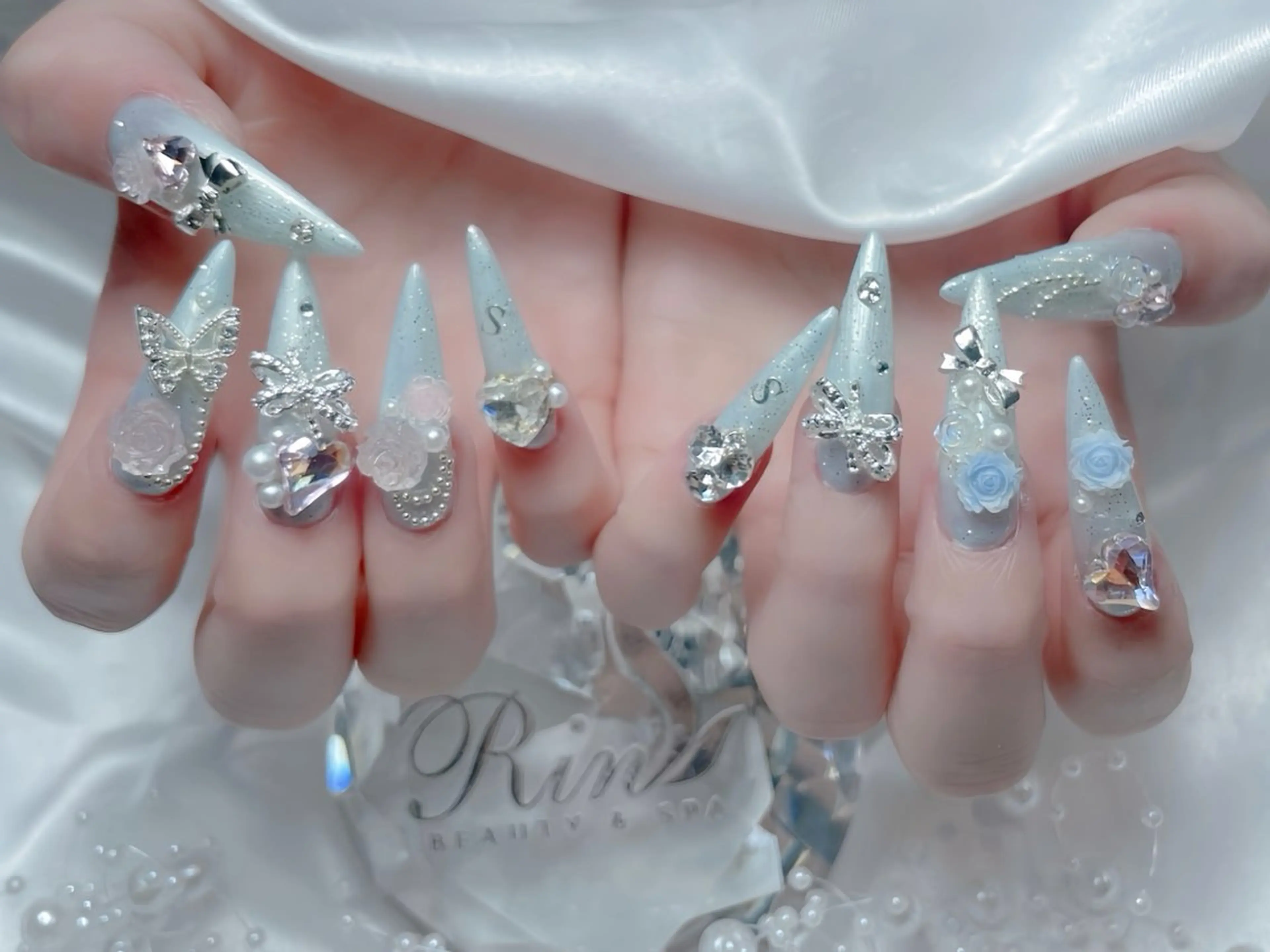 ネイル オーロラネイル チークネイル 桜ネイル クリアネイル ドット ハンドネイル Rin Nail 新大久保店のネイルデザイン