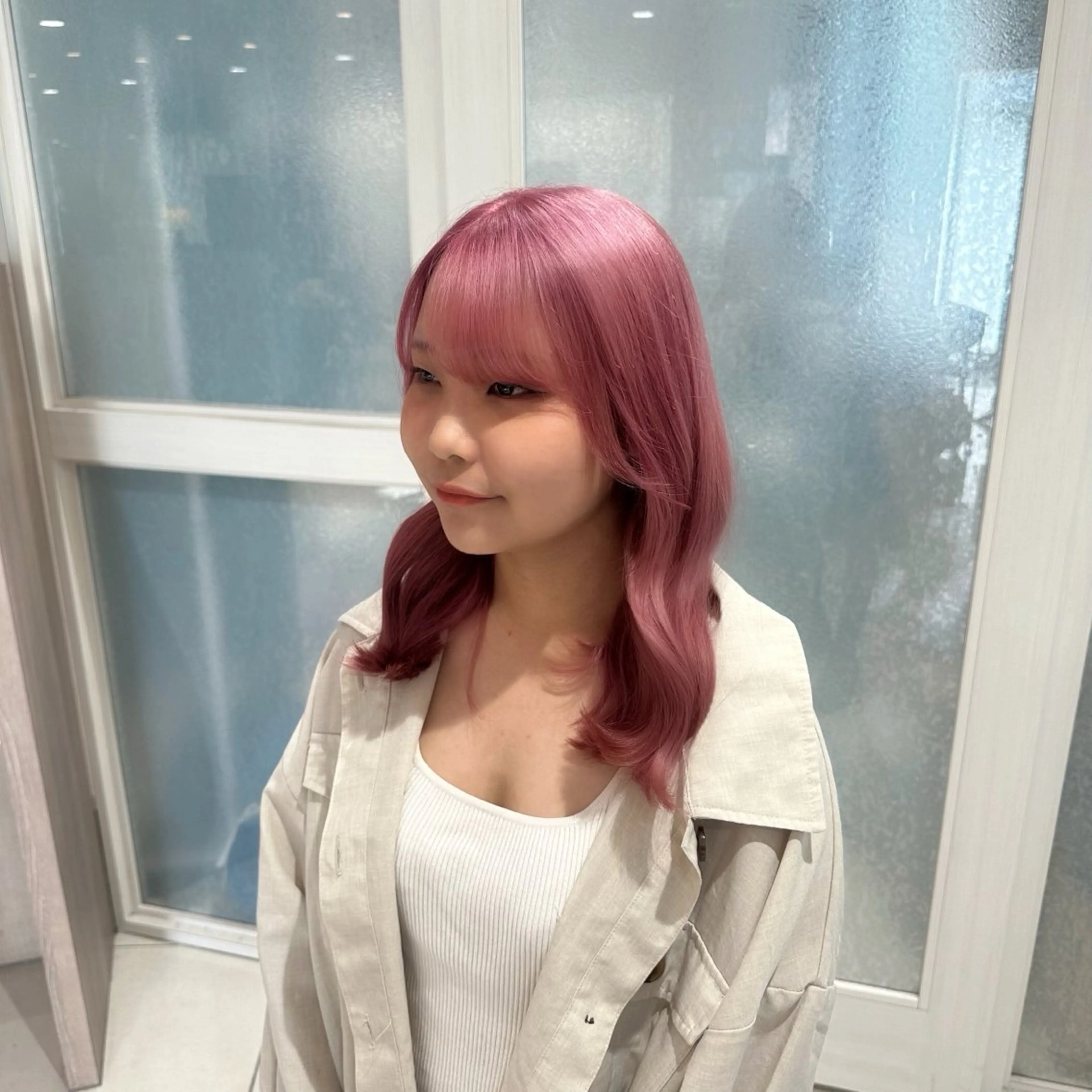 セミロング カラー akane🤍 ブリーチ/ベージュのヘアスタイル