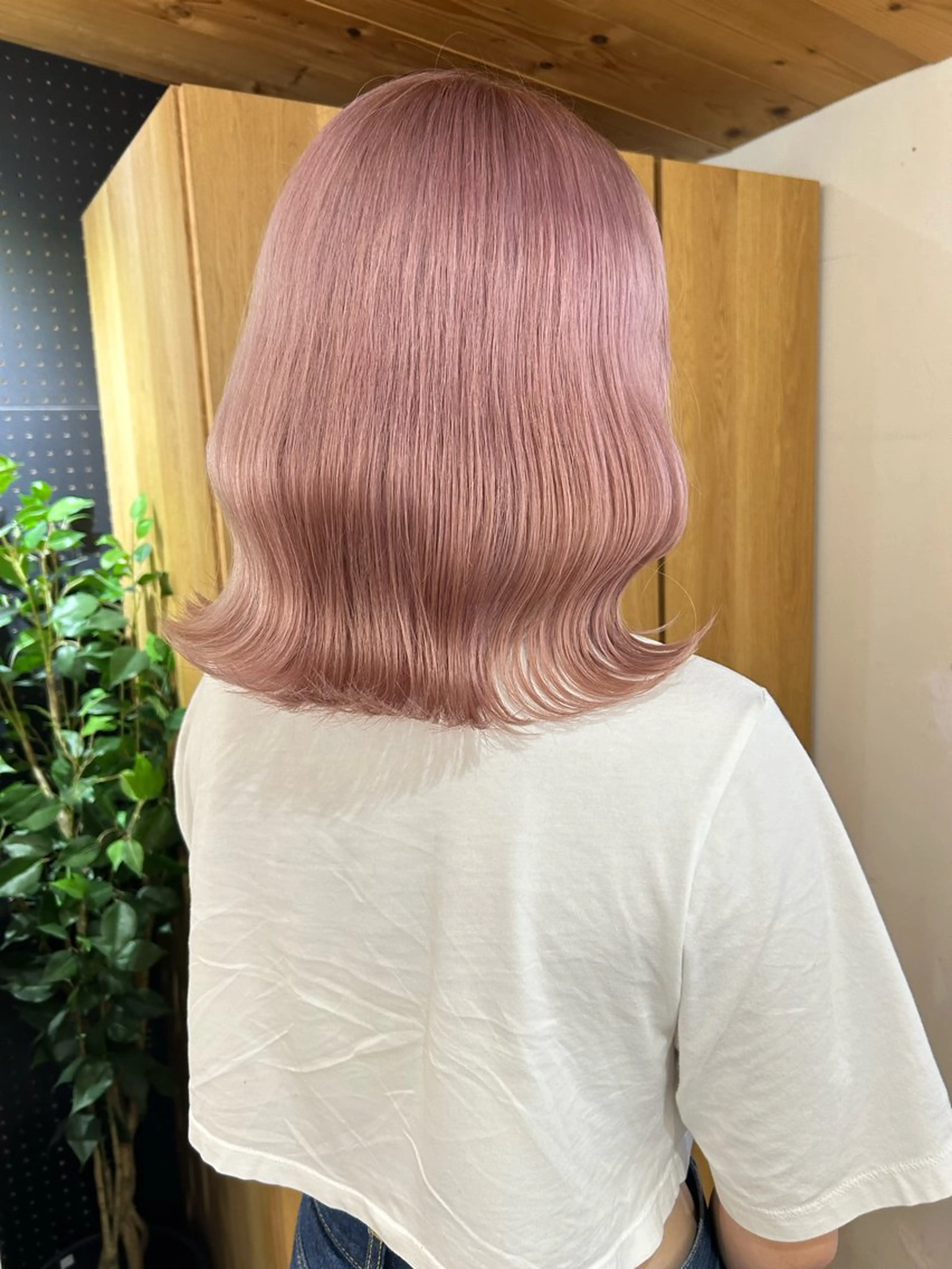 ミディアム カラー ピンクカラー ホワイトピンク カット ヘアカラー トリートメント 🧸艶々韓国ヘア 🧁mizunaのヘアスタイル