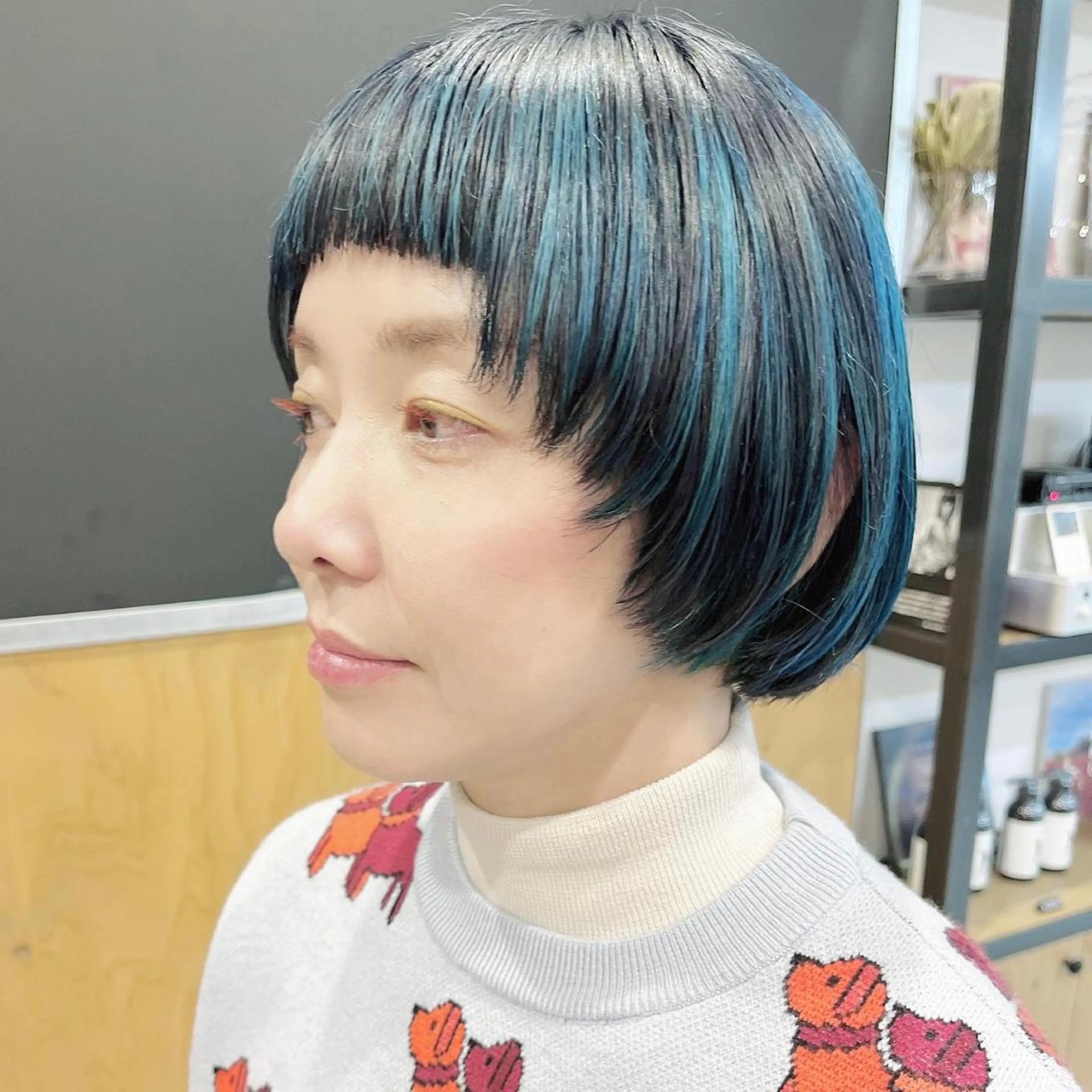 ショート カラー ブルーカラー アラキチヒロ THE REMMYのヘアスタイル