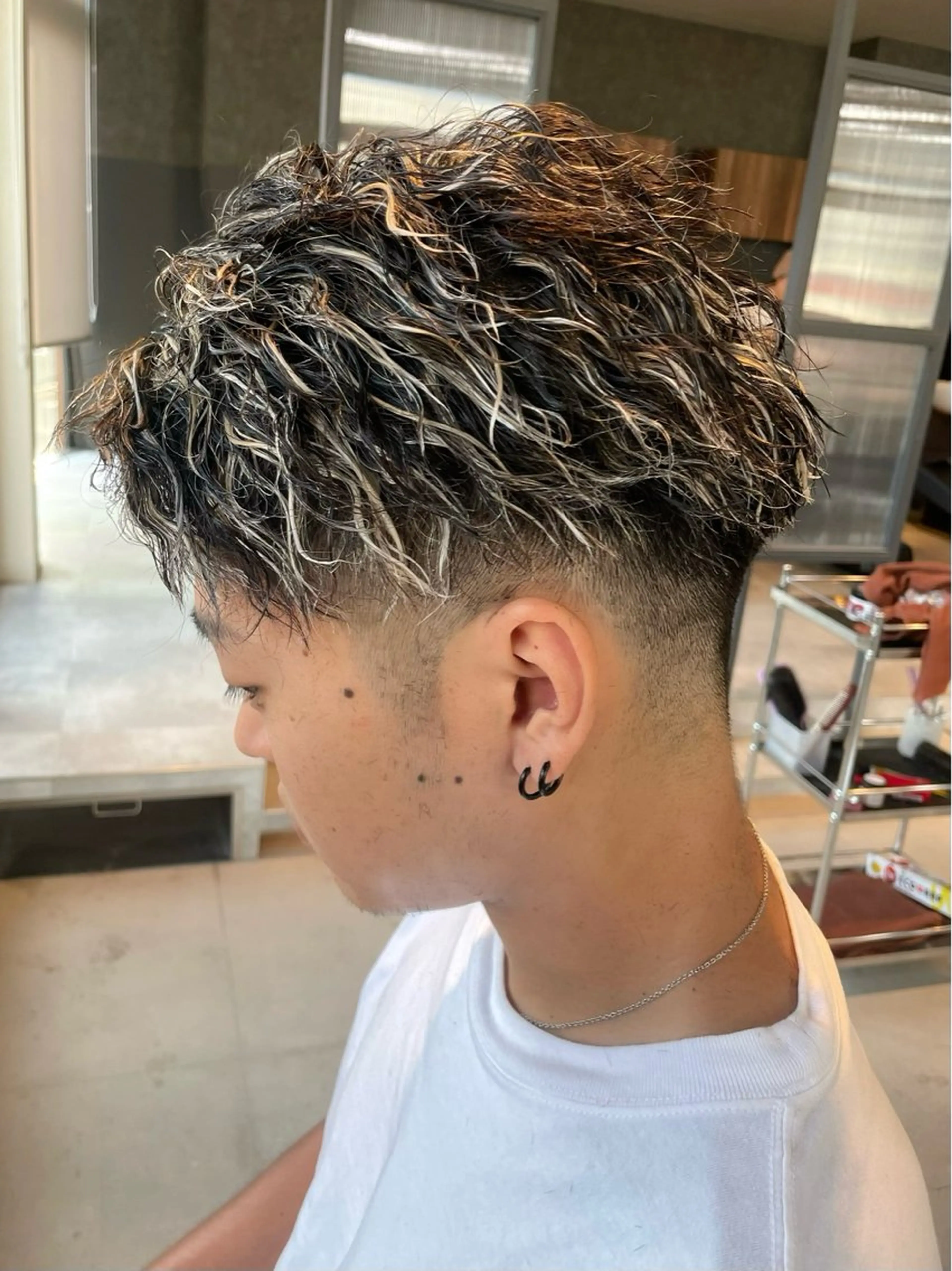 カラー パーマ メンズ メンズハイライト ハイライトカラー AKI 🐉のヘアスタイル