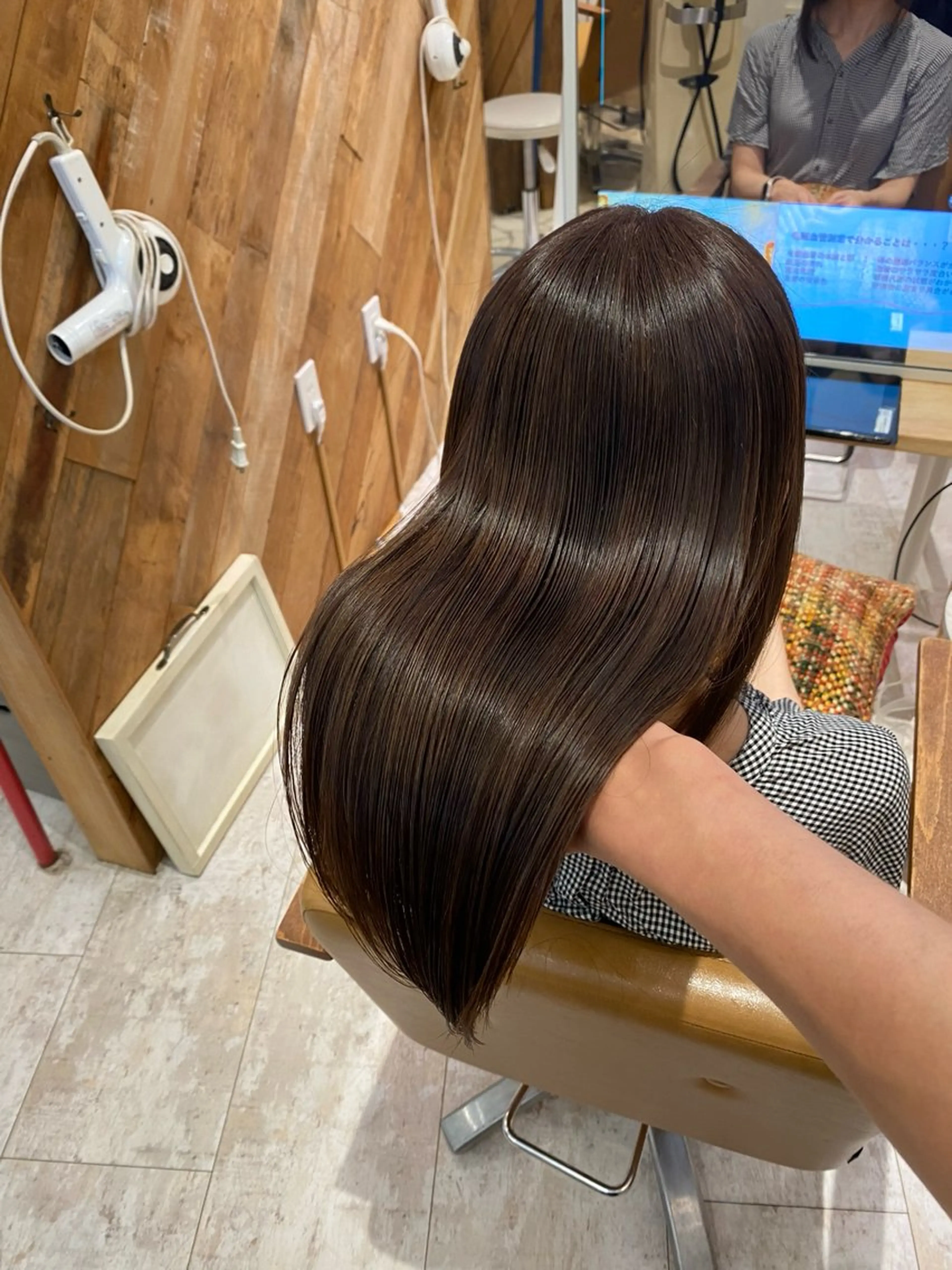 セミロング カラー レイヤーカット✨ 艶髪藤野のヘアスタイル