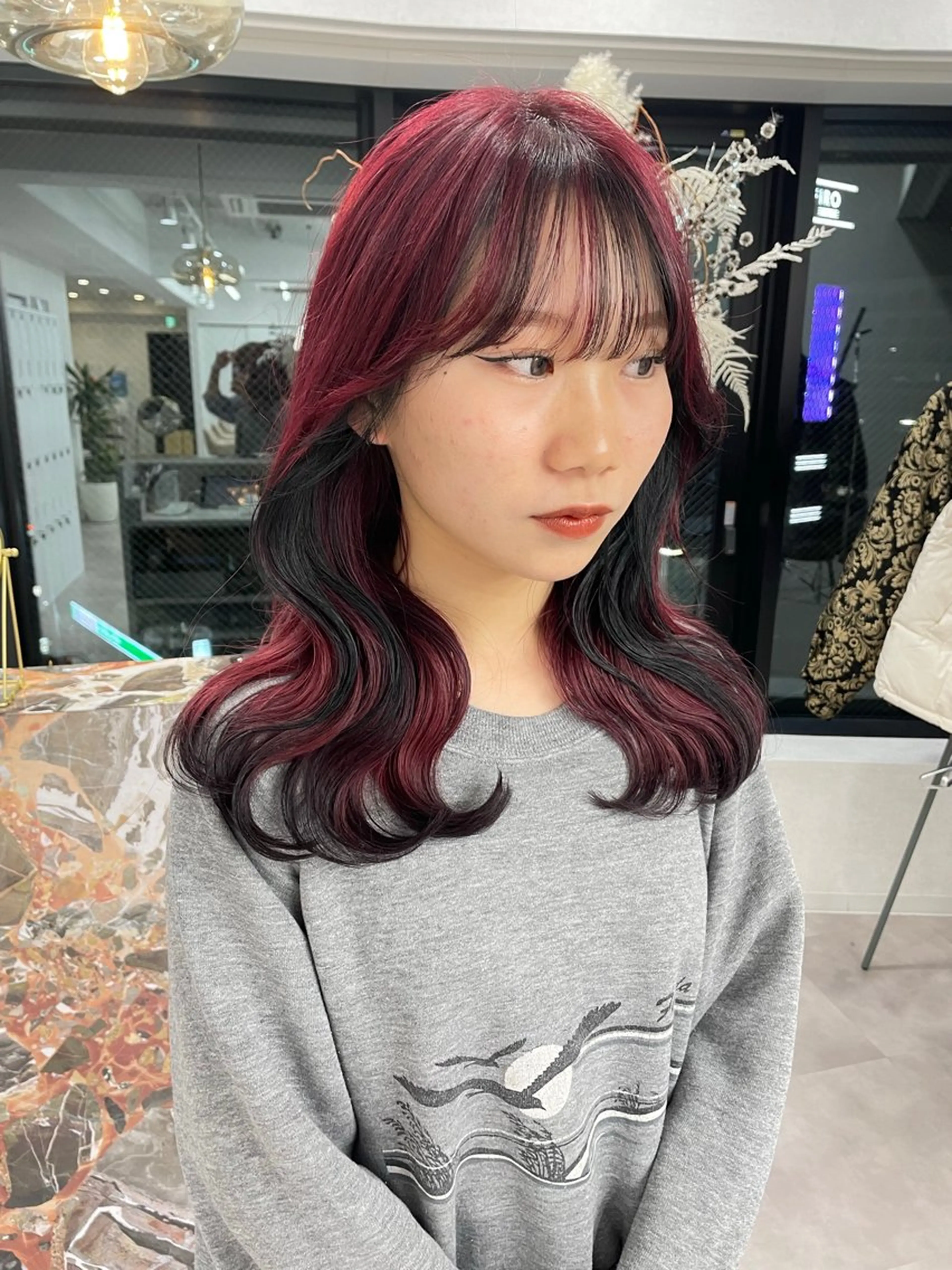 セミロング ハイトーンイヤ リングカラー清水隆央のヘアスタイル