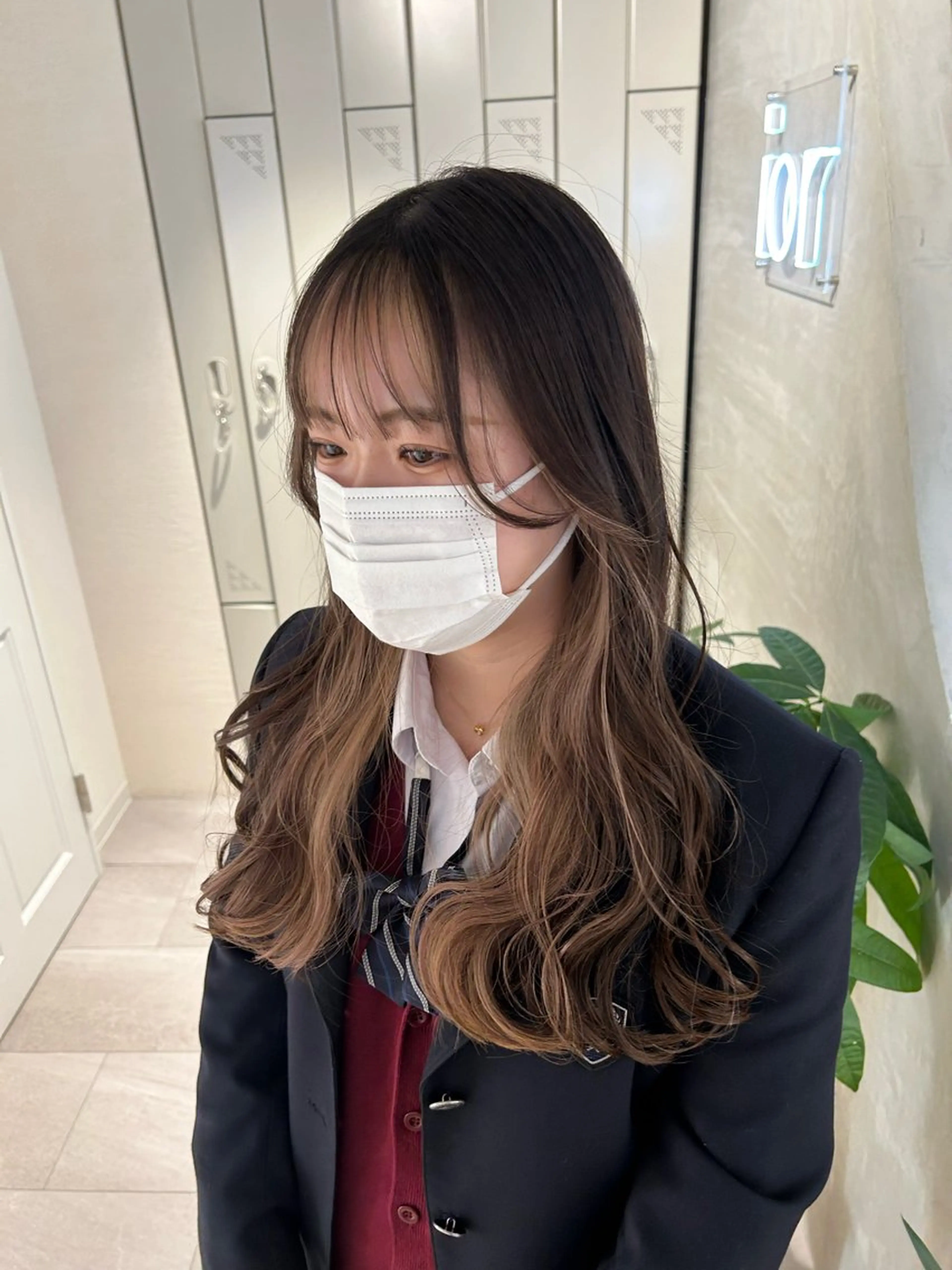 セミロング レイヤーカット ウルフカット カット ヘアカラー SAEKI【ior 】北千住店ブリーチのヘアスタイル