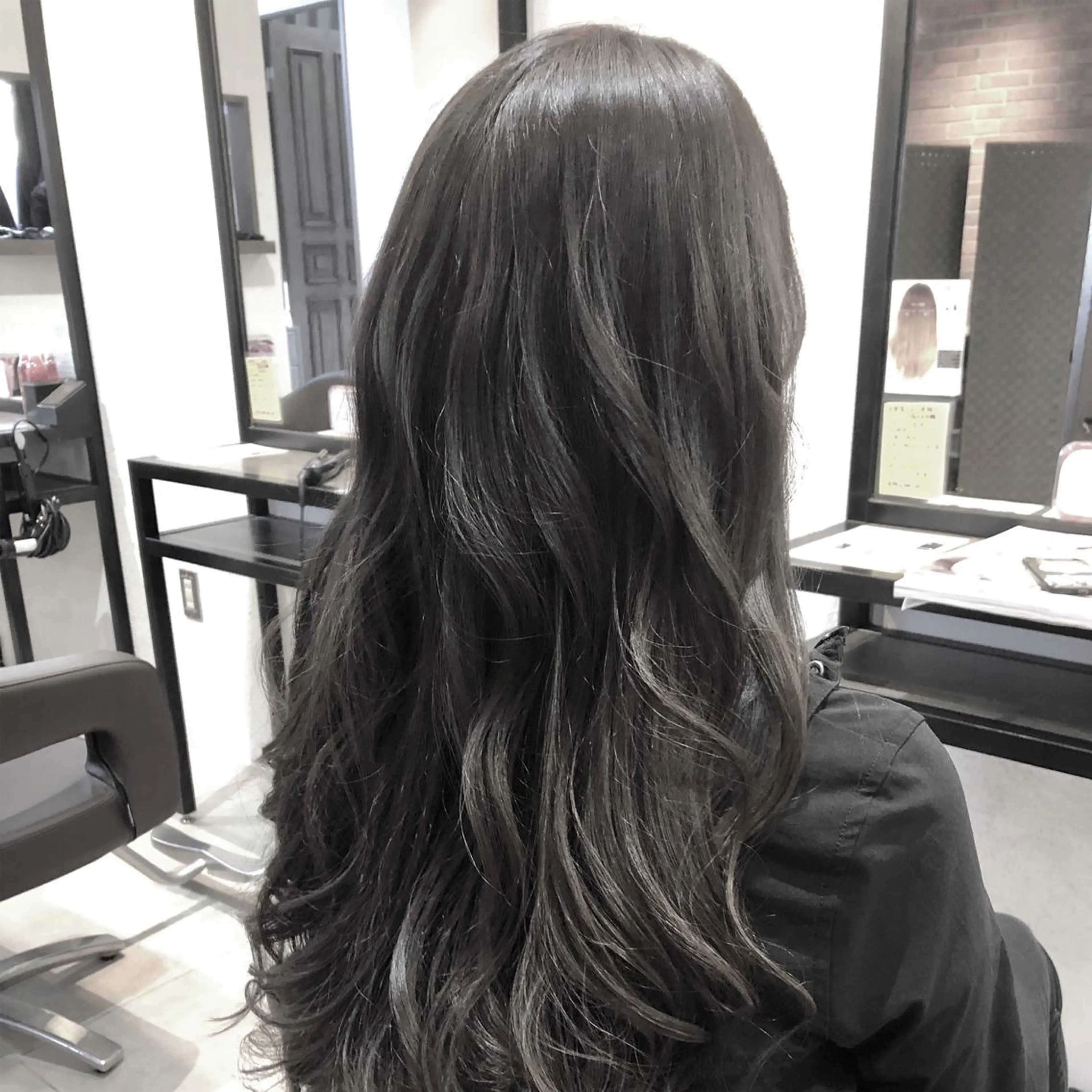 ロング カラー グレージュ 笠谷 正之のヘアスタイル