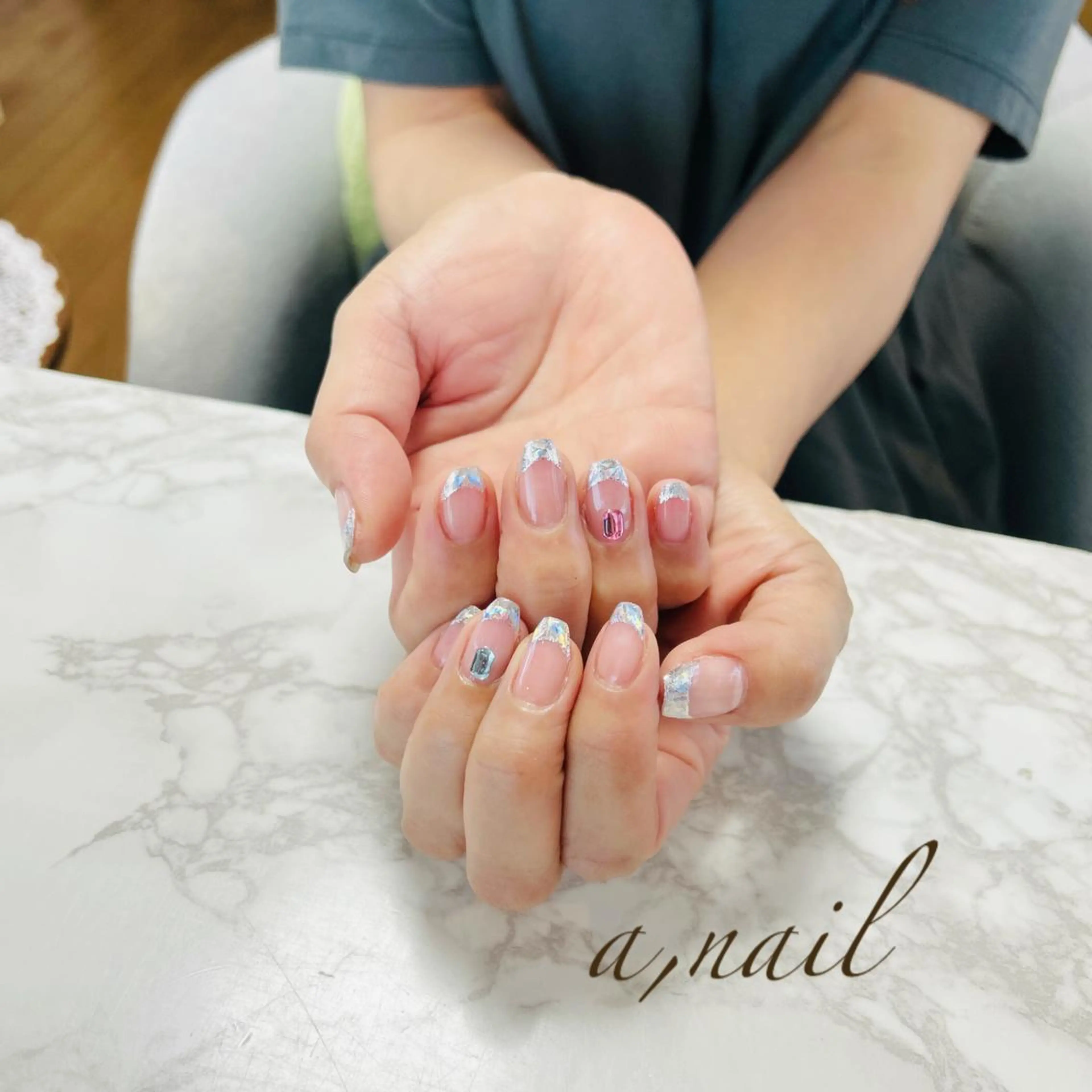 ネイル フレンチネイル ジェルネイル ガラスフレンチ グラデーション キラキラネイル ハンドネイル ネイルサロン エーネイルのネイルデザイン