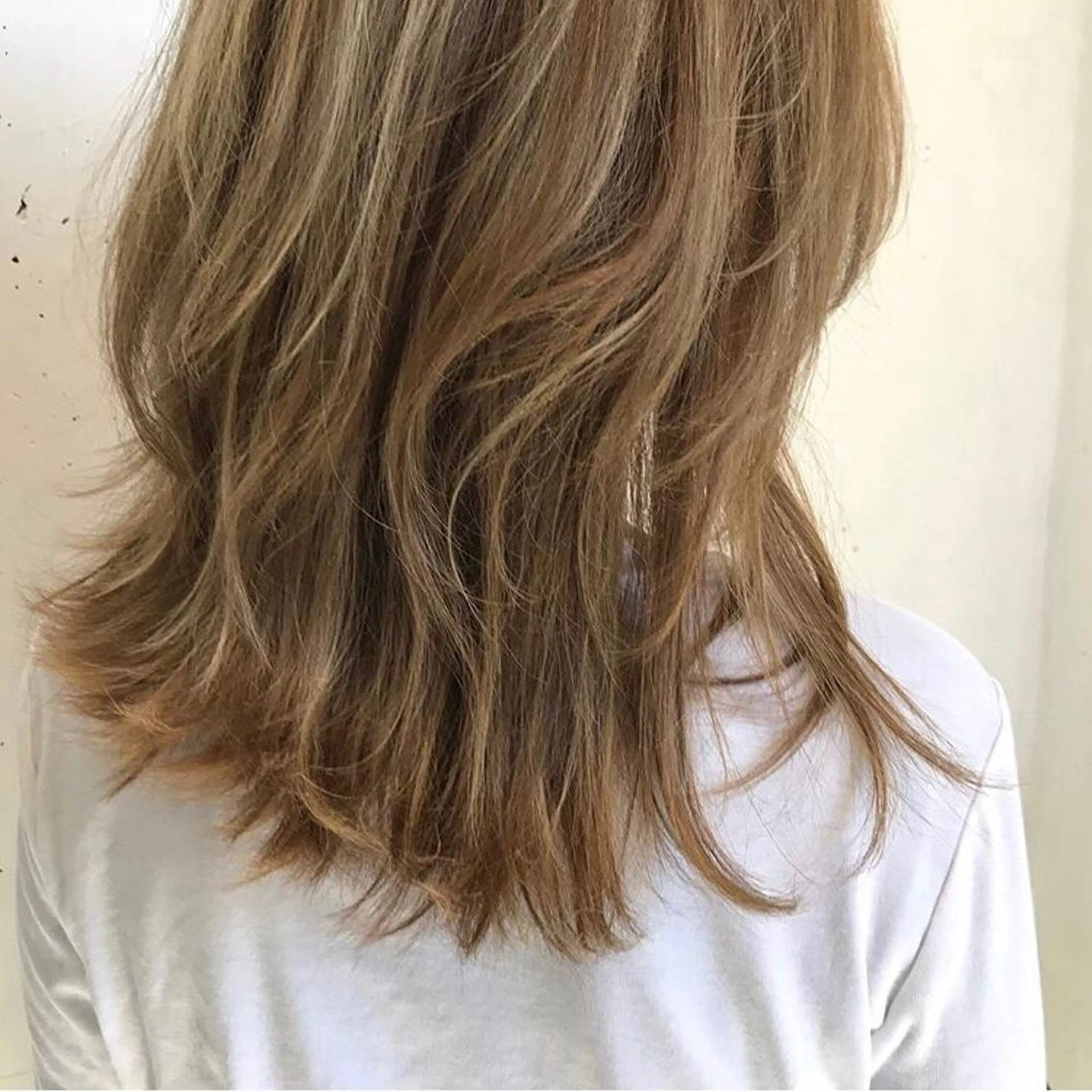 セミロング ヘアアレンジ 八巻 晴香のヘアスタイル