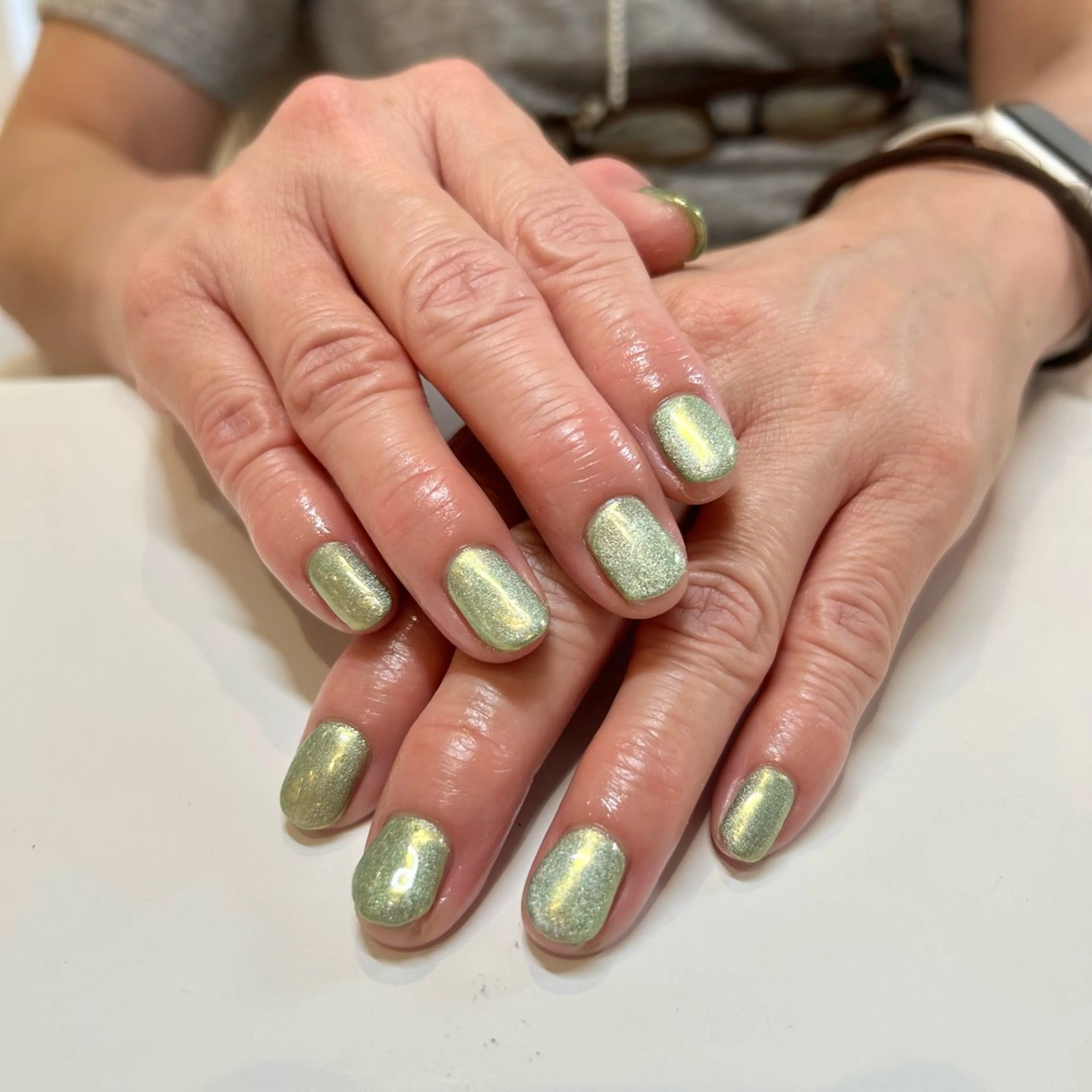 ネイル オーロラネイル グリーン マグネットネイル 黄色 ハンドネイル Uzuki ／ROCCOnailのネイルデザイン
