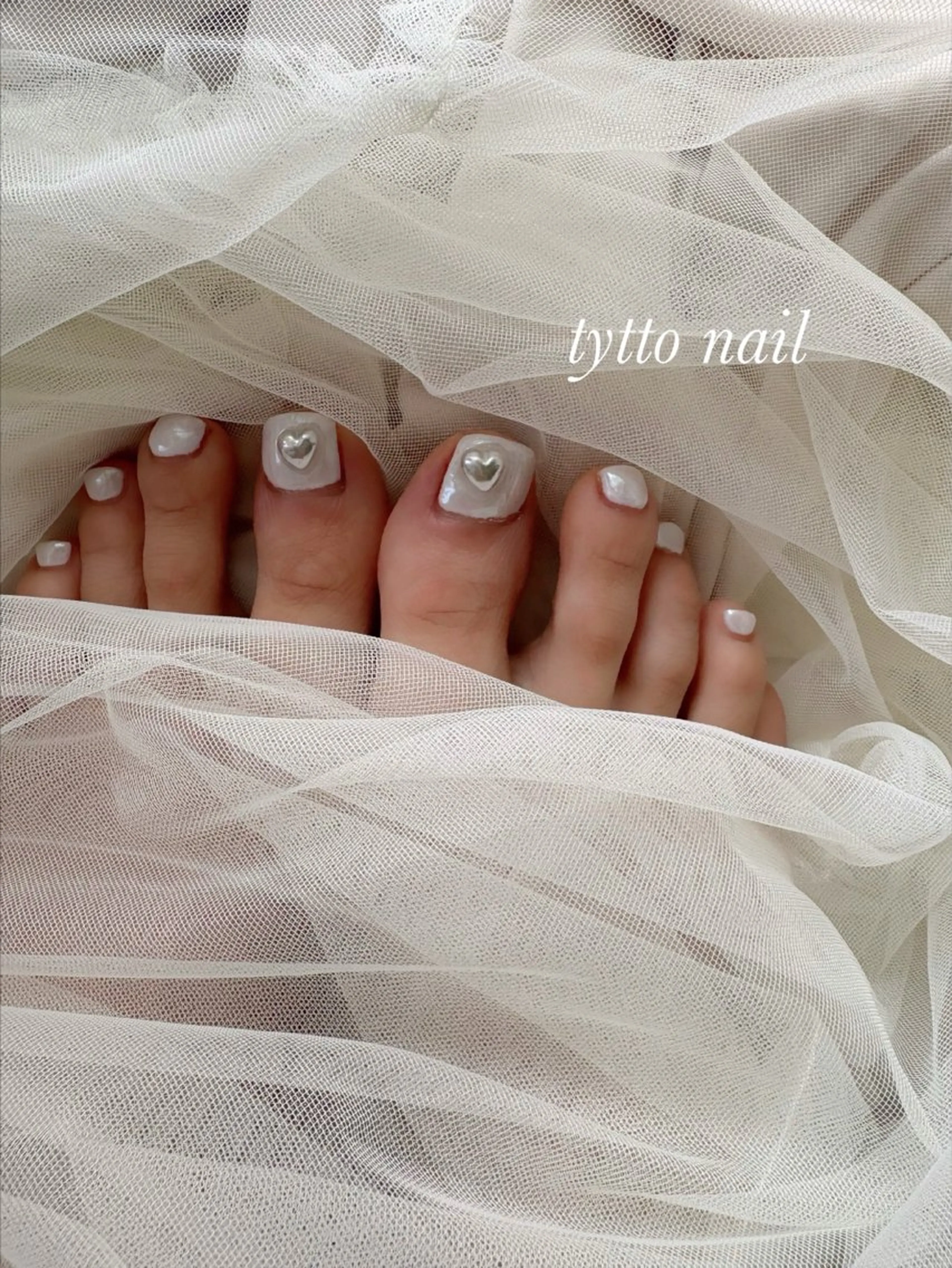 ネイル ハート キラキラネイル ミラーネイル ワンカラーネイル シルバー フットネイル tytto nail ❤︎‪‪eri‪‪のネイルデザイン