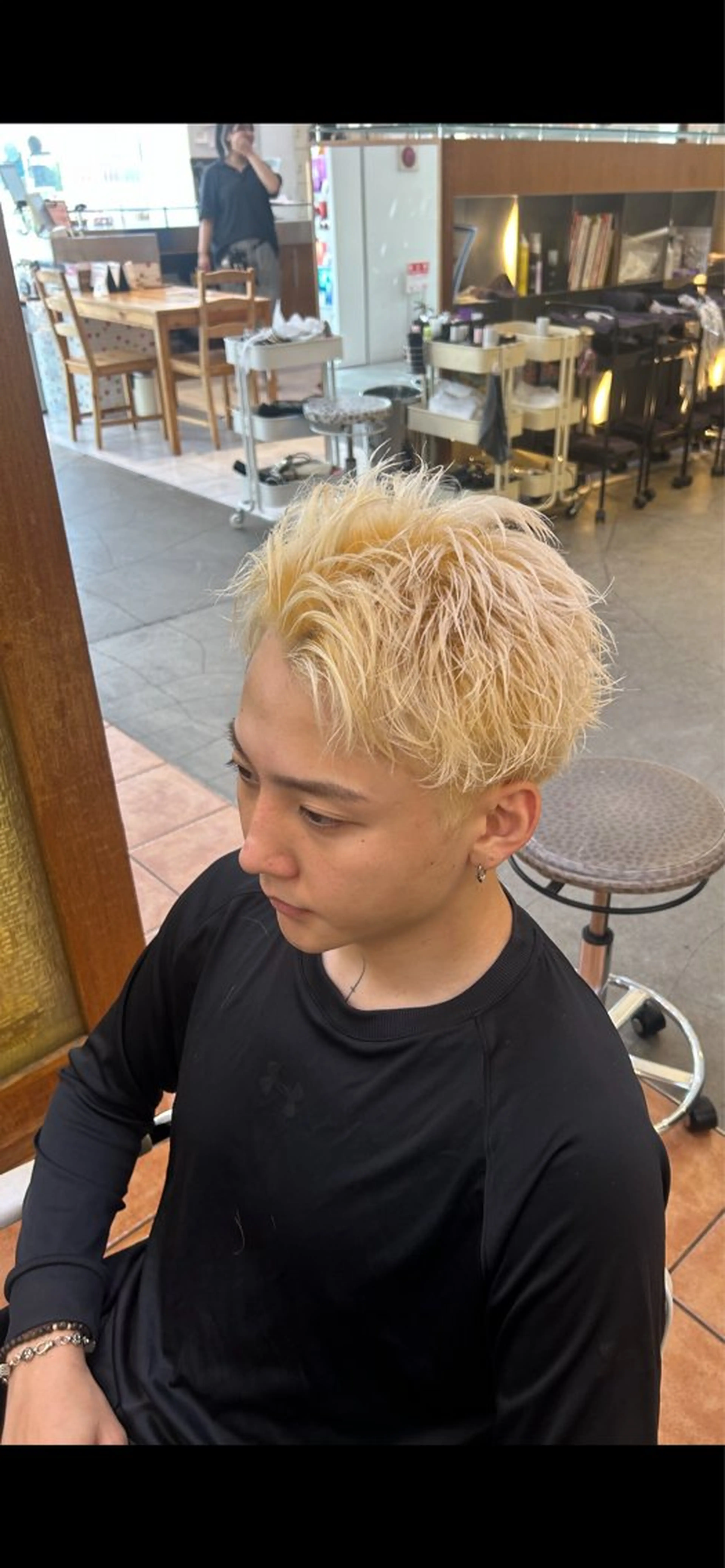 カラー メンズ メンズブリーチ スパイキーショート ブリーチ 抜きっぱなしブロンド TUM🔥フェード/ メンズパーマのヘアスタイル