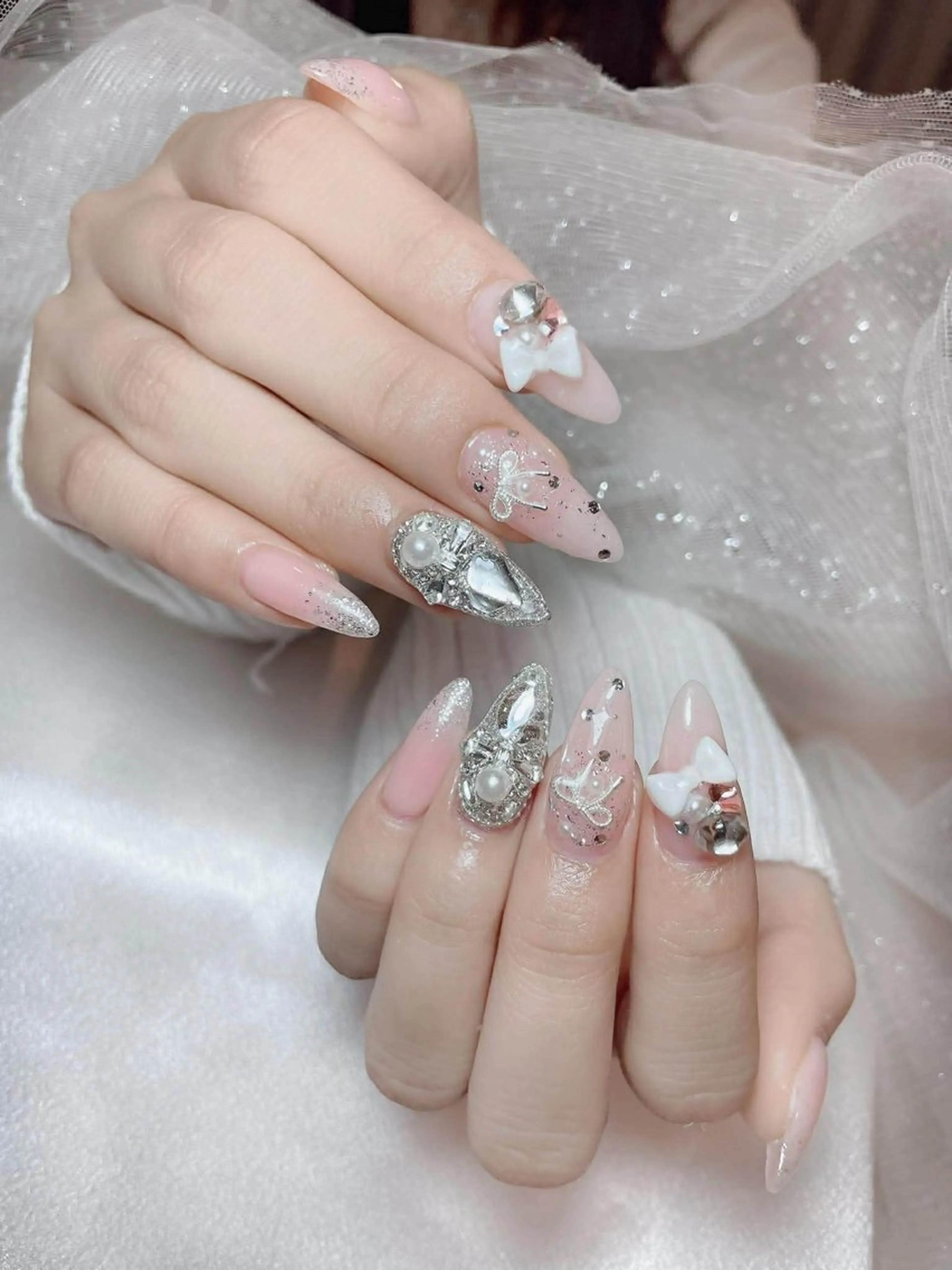 ネイル アートネイル ジェルネイル 韓国ネイル ニュアンスネイル ワンカラーネイル ハンドネイル Queen Nail Salonのネイルデザイン