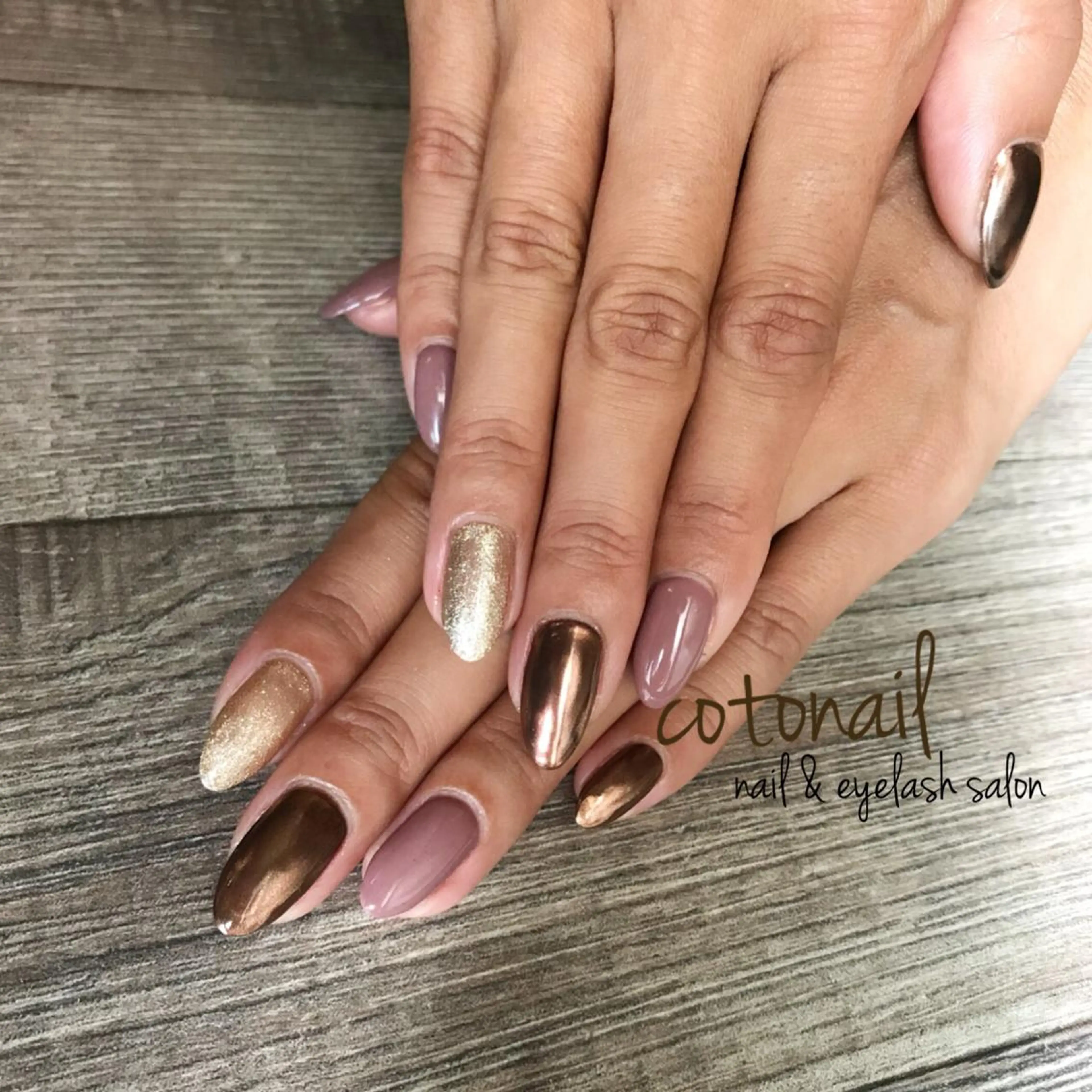 ミディアム ネイル アートネイル ハンドネイル ツメトマツゲ .のネイルデザイン