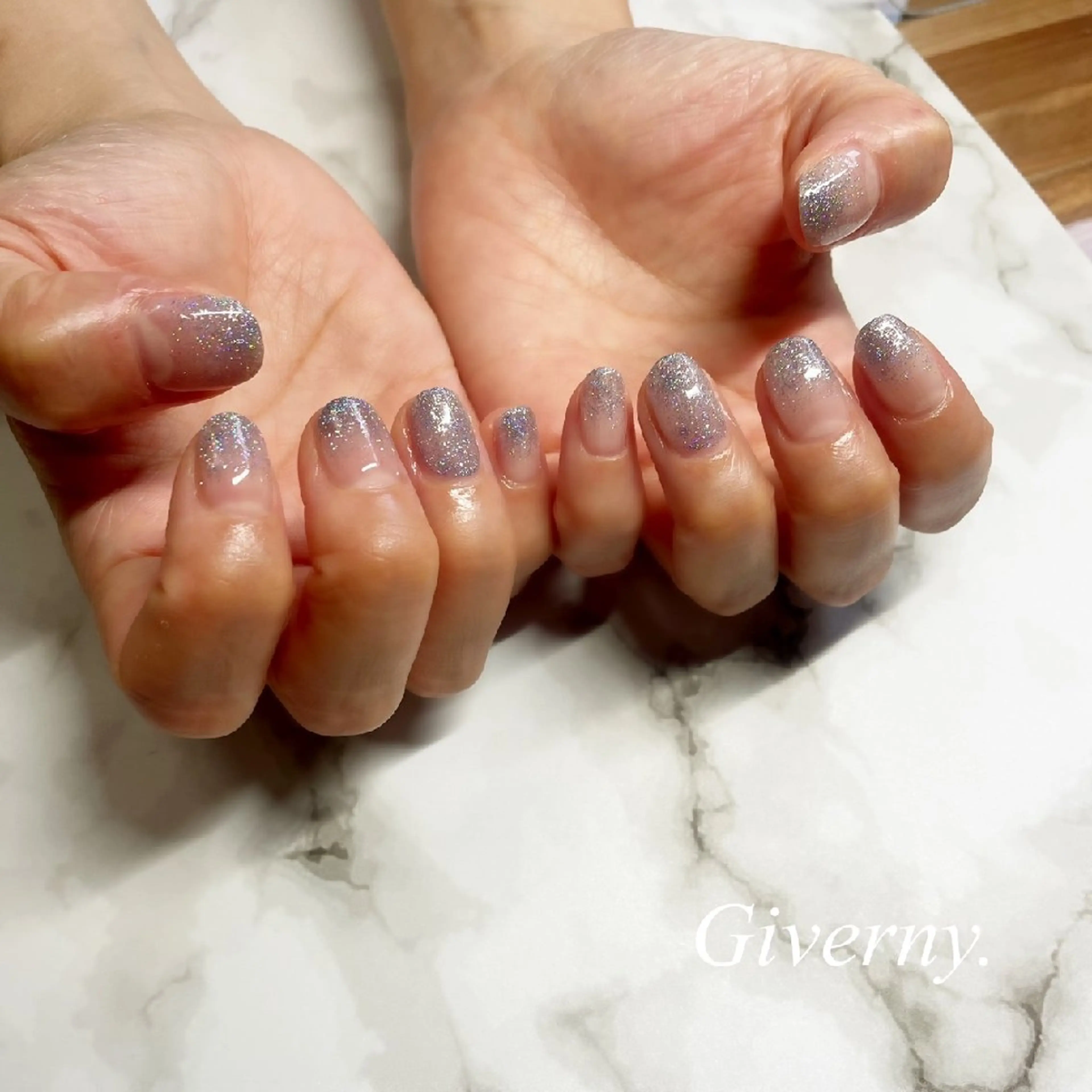 ネイル グラデーション ラメ(グリッター) ラメグラデーション ハンドネイル Giverny .のネイルデザイン