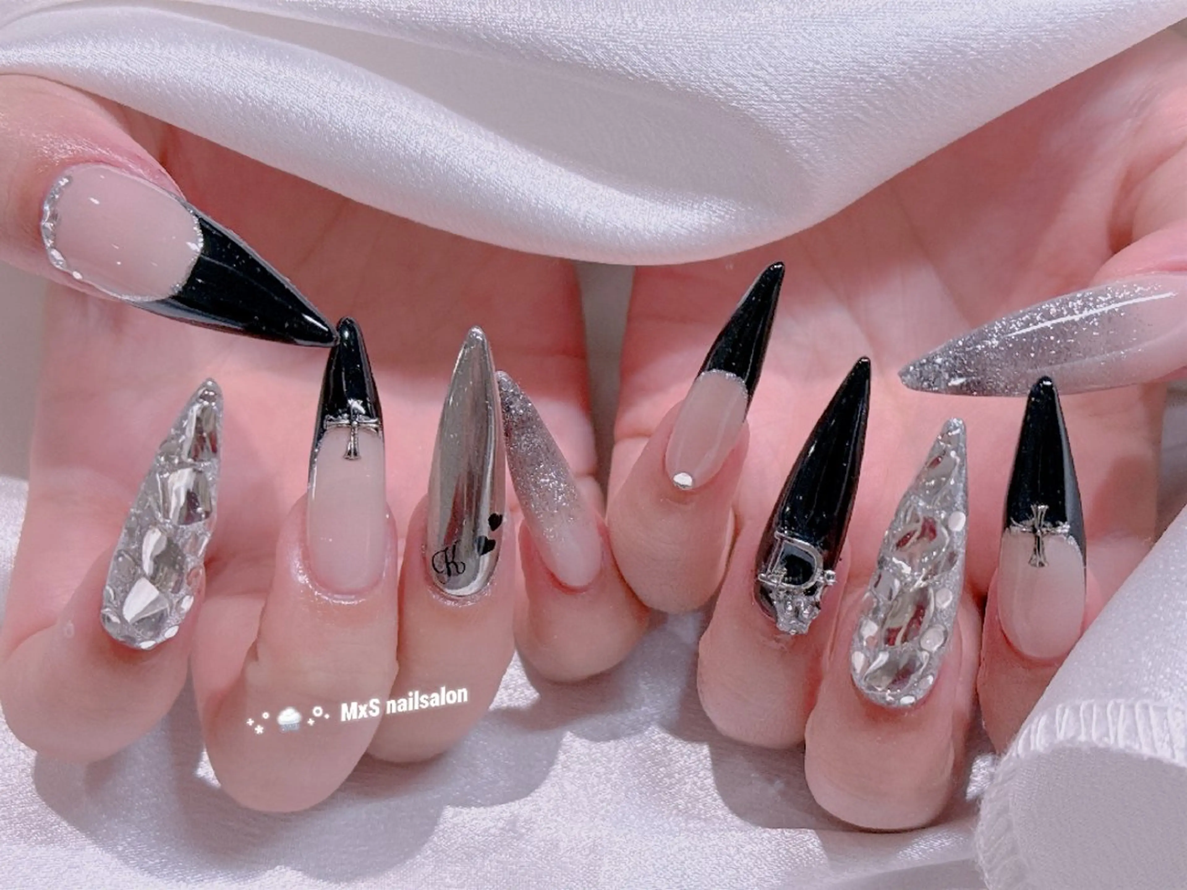 ネイル ジェルネイル 韓国ネイル マグネットネイル パラジェル ワンホンネイル ハンドネイル M×S Nail みなのネイルデザイン
