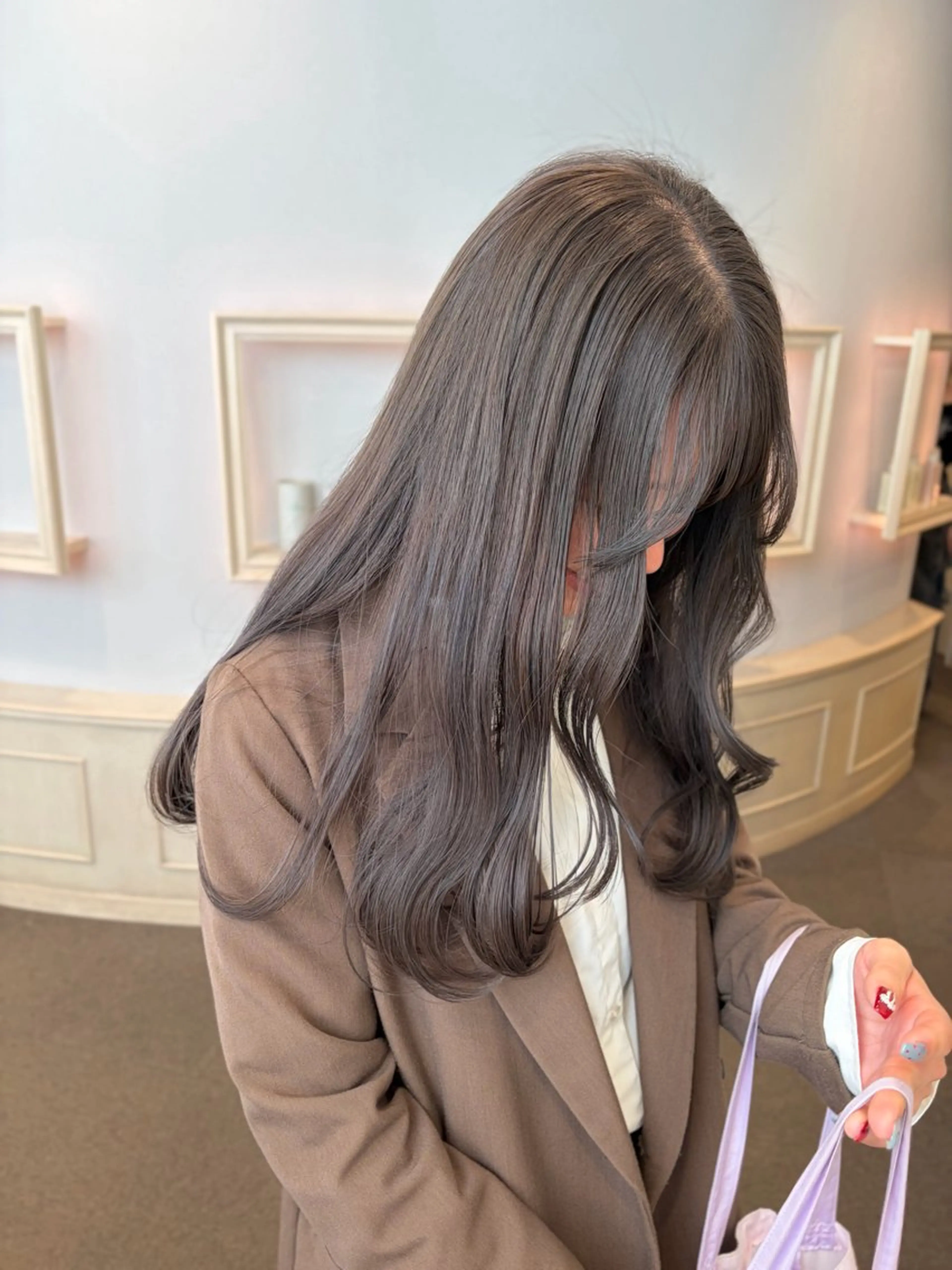 ロング カラー ベージュカラー ブリーチ 透明感カラー グレージュ ブリーチなしカラー カット ヘアカラー トリートメント サソウ ユリエ🥥のヘアスタイル