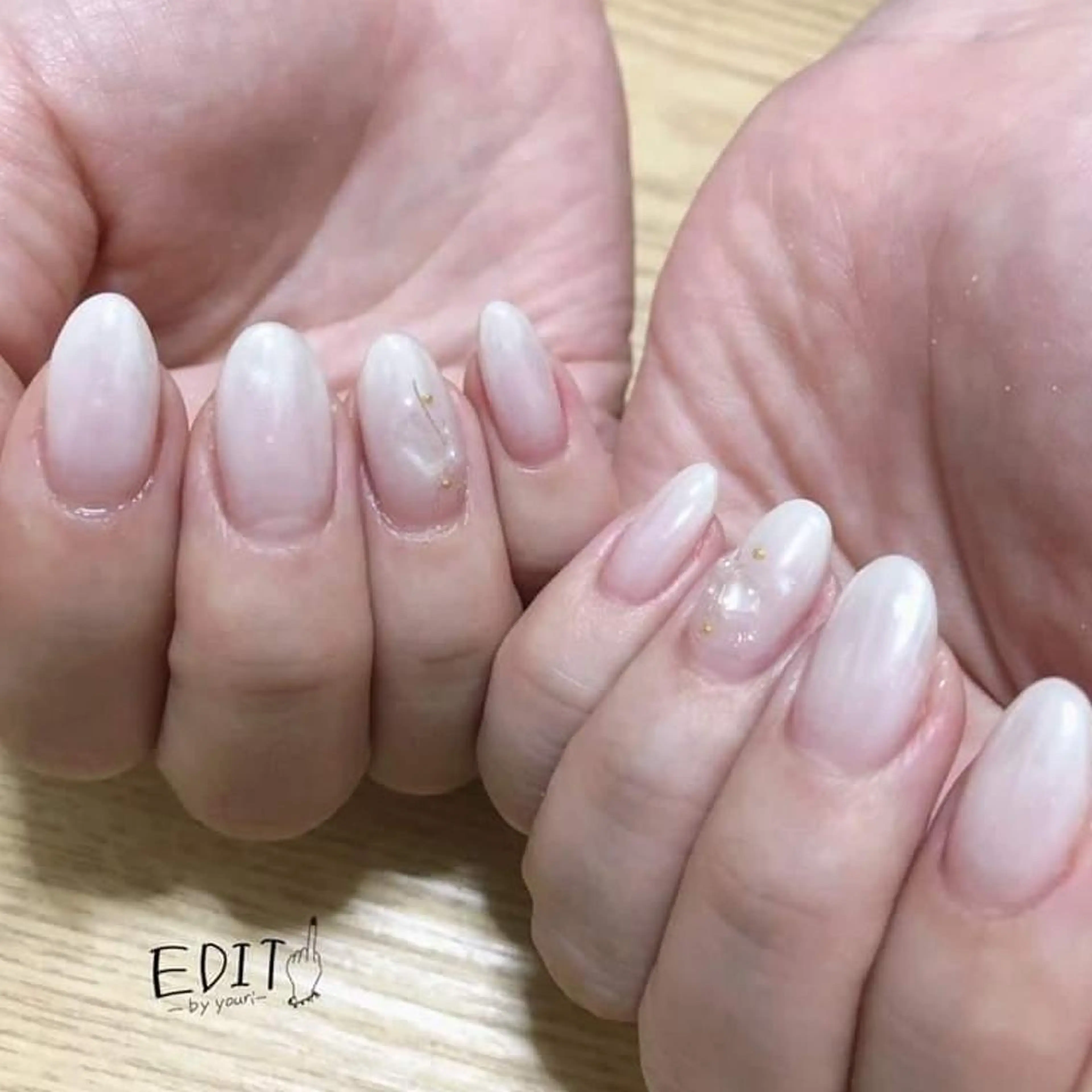 マグネット・オーロラパウダー・フラッシュネイル(オフ・パラジェル込)の写真