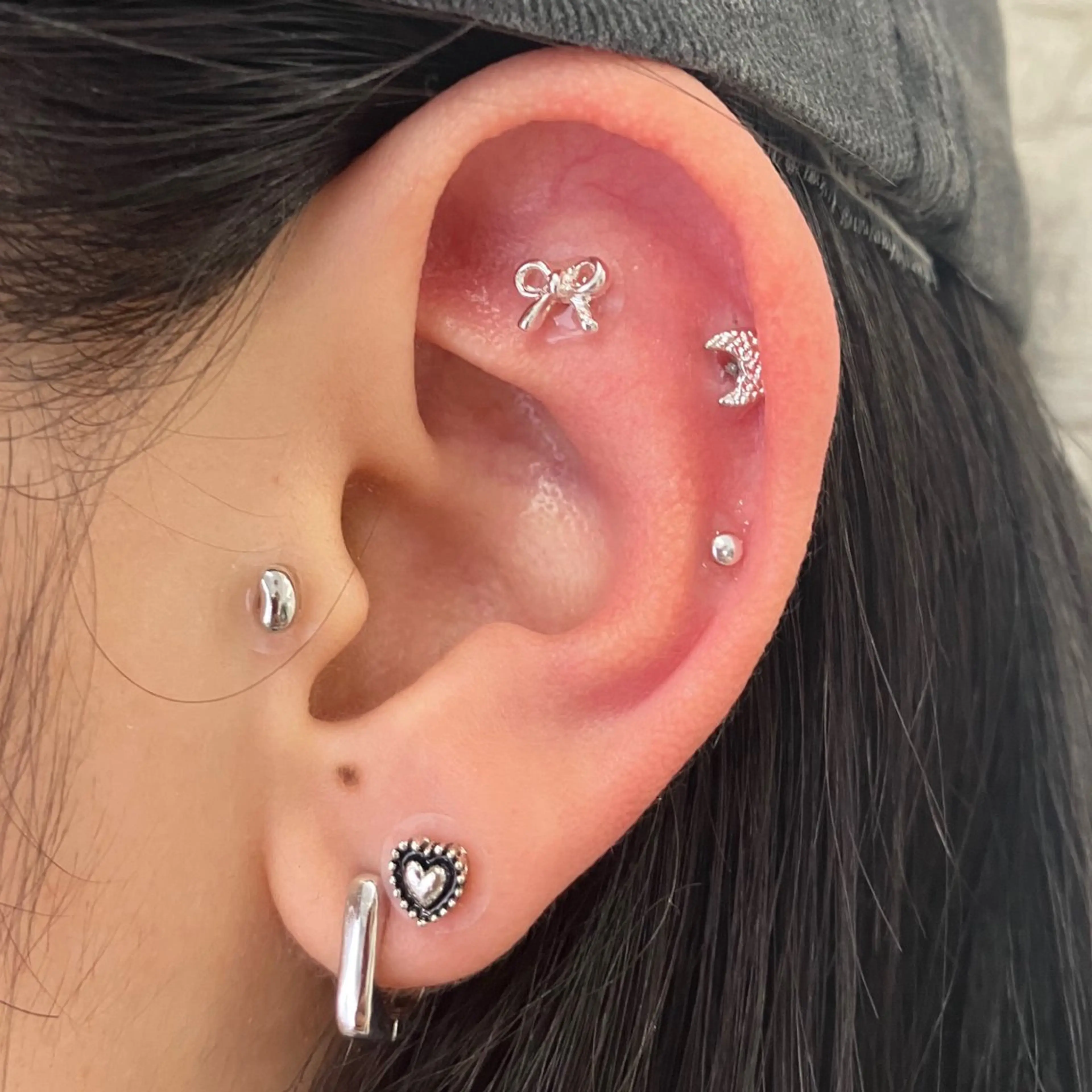 SNSで話題☆耳つぼジュエリーモニター👂(平日11:00～17:00限定)両耳10個(片耳5個)までの写真