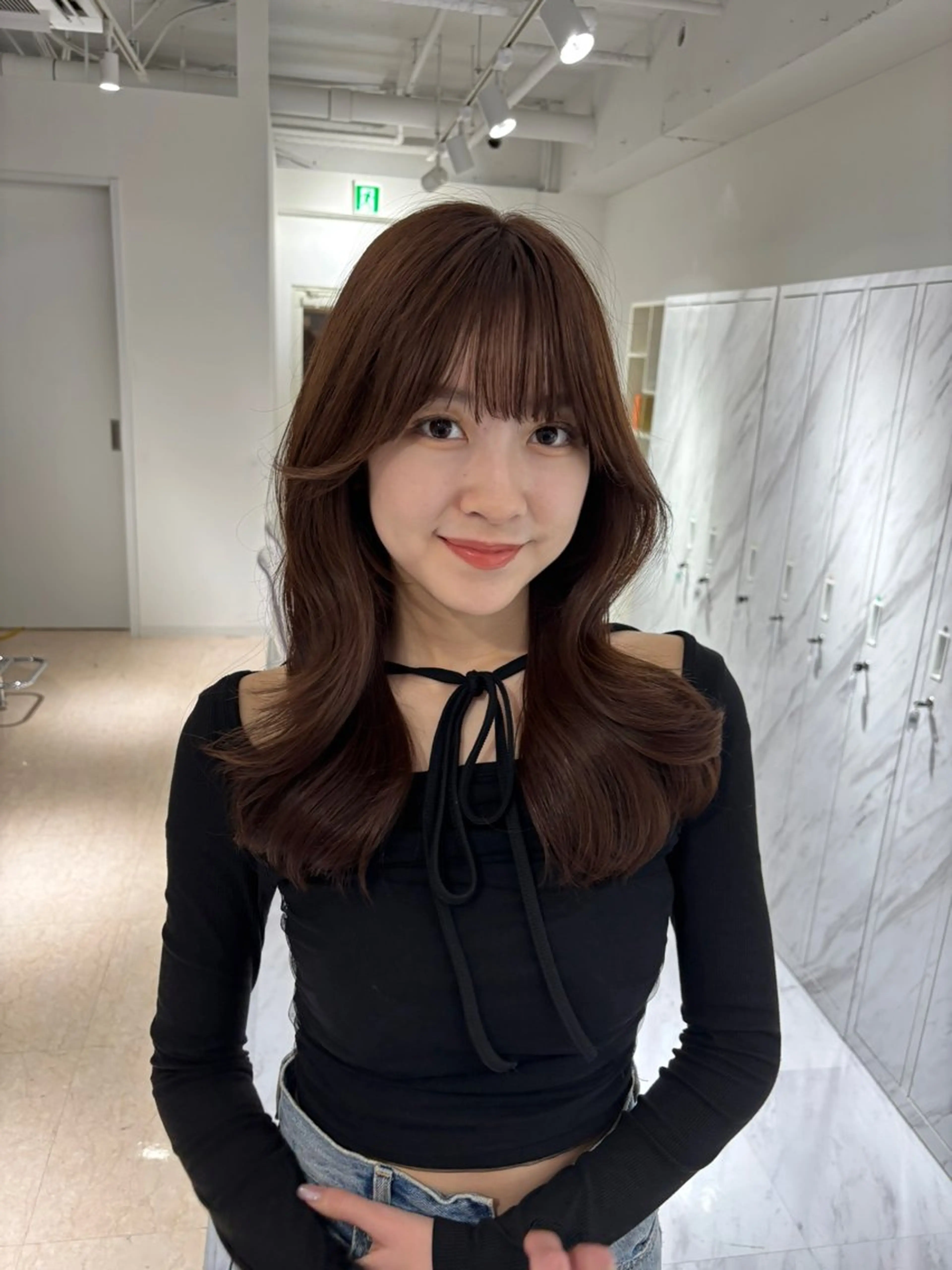 ロング くびれヘア 韓国風ヘア レイヤーカット ローレイヤー ヘアカラー トリートメント エクステ/ハイトーン レイヤーHIROのヘアスタイル