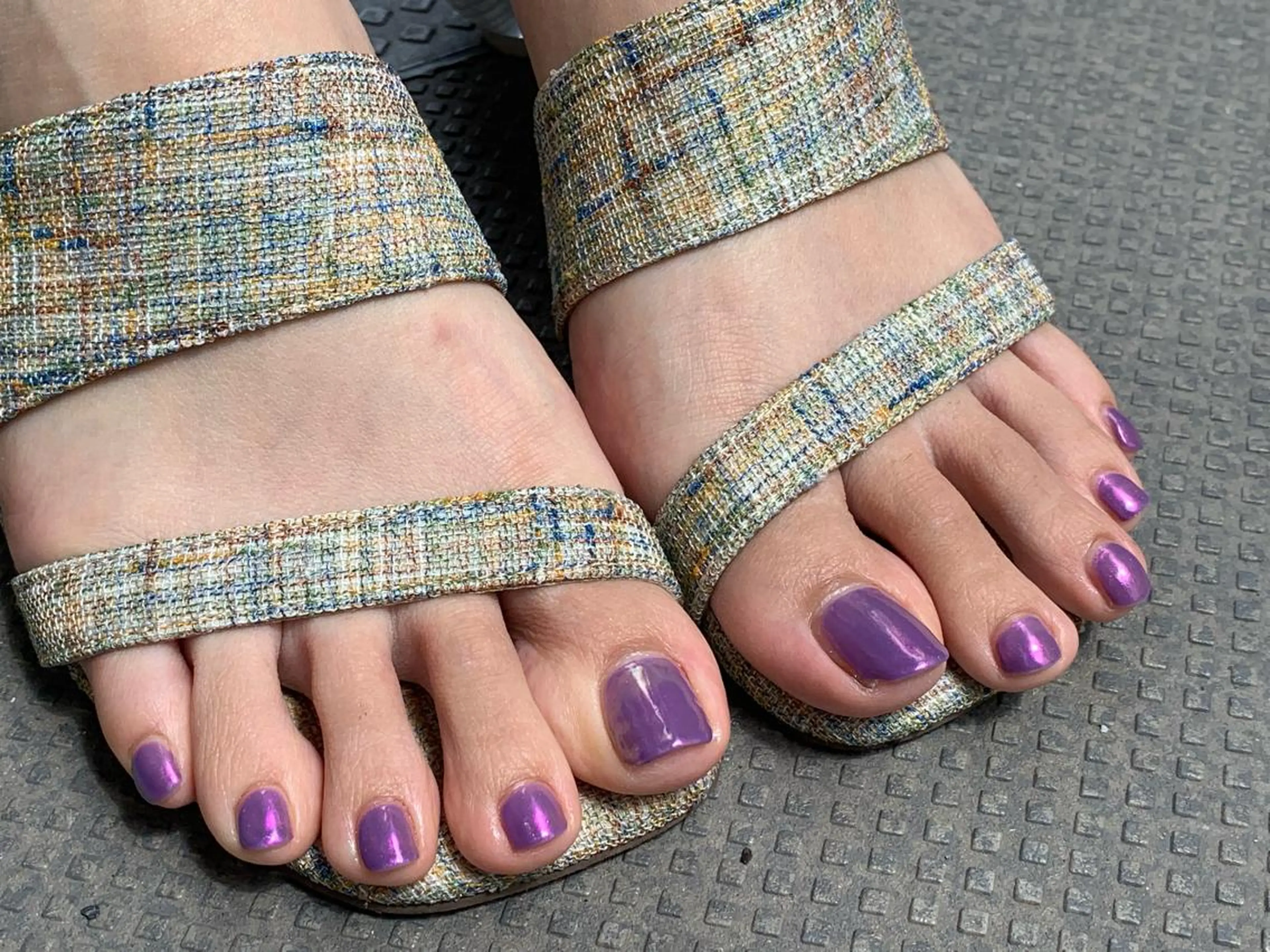 ネイル オーロラネイル フットネイル マキノ ユイのネイルデザイン