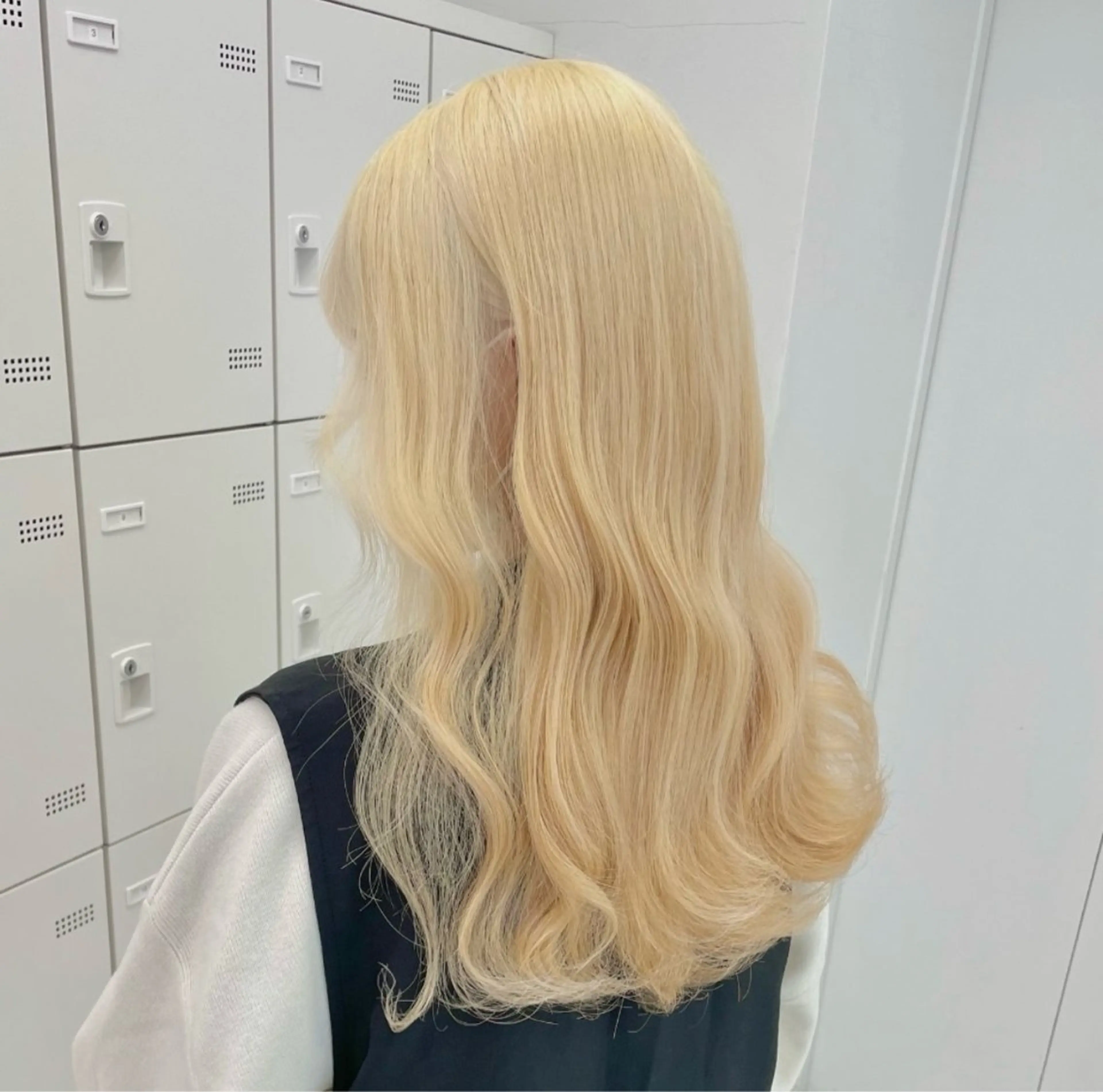 ロング ヘアカラー ヘッドスパ ヘアセット モテ髪ハイトーン🫧 serina🎀池袋のヘアスタイル