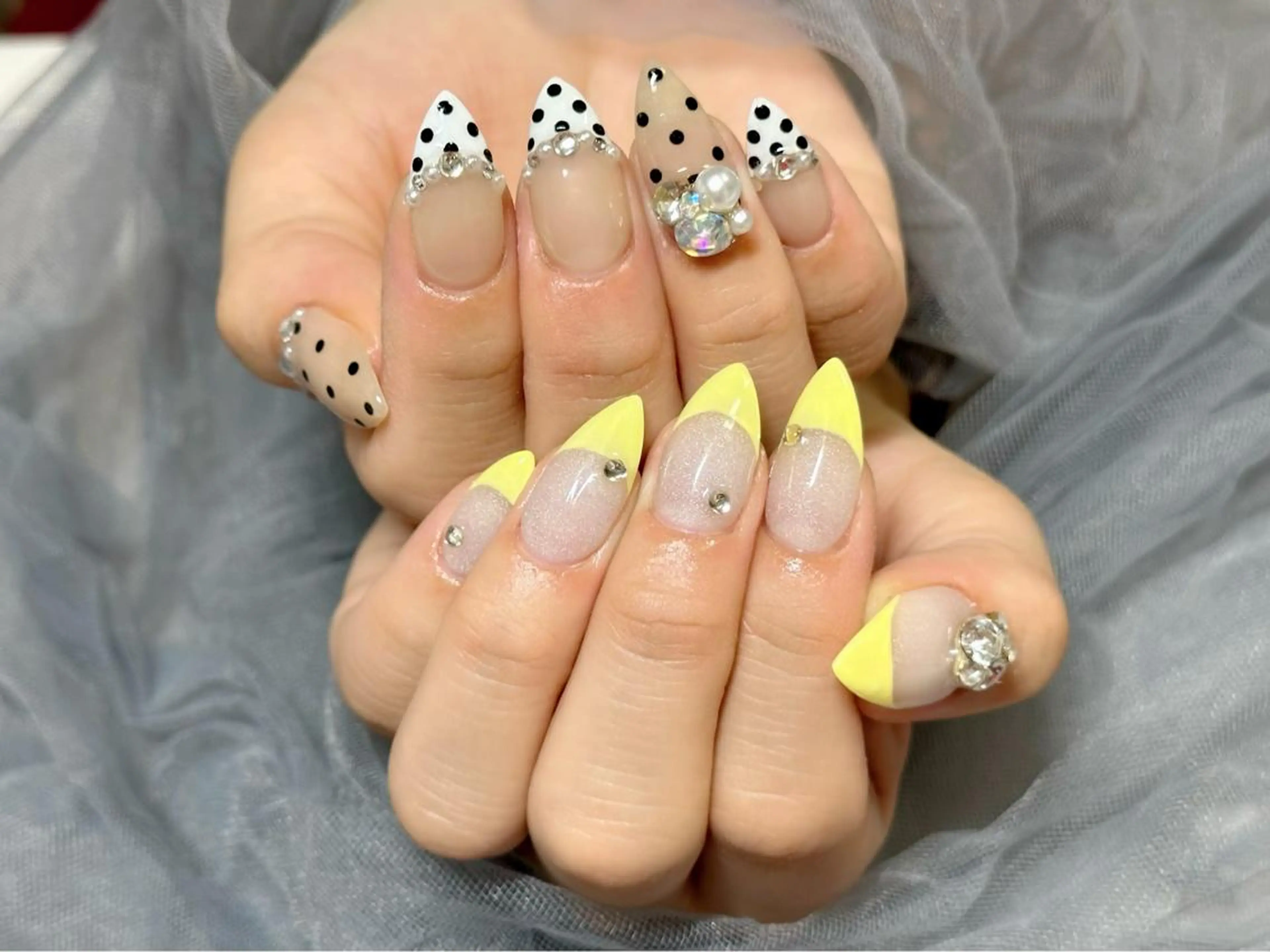ネイル ドット フレンチネイル 黄色 ハンドネイル Nail Salon KURELLYのネイルデザイン