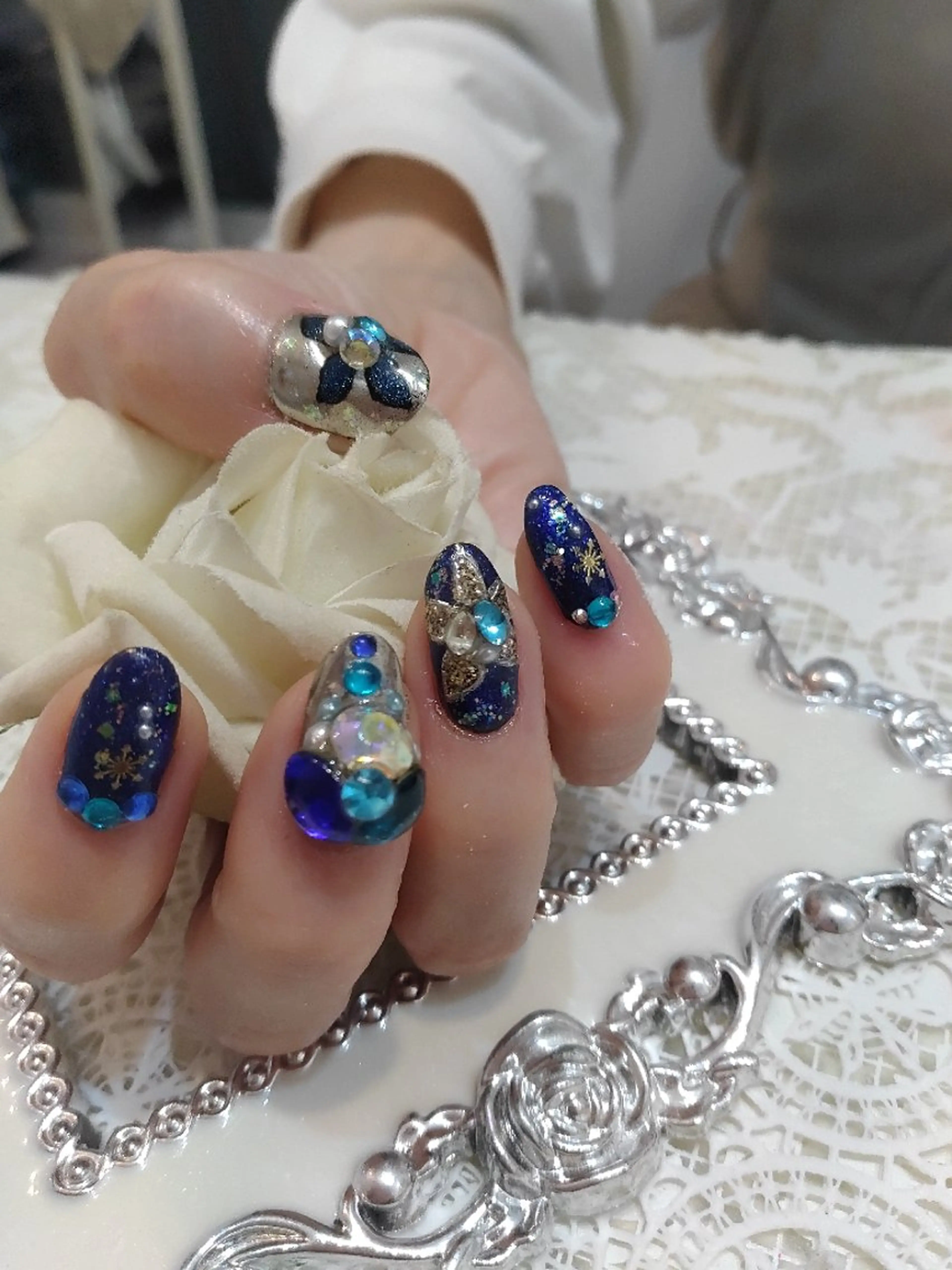 ネイル エステとネイル ローズコンフォートのネイルデザイン