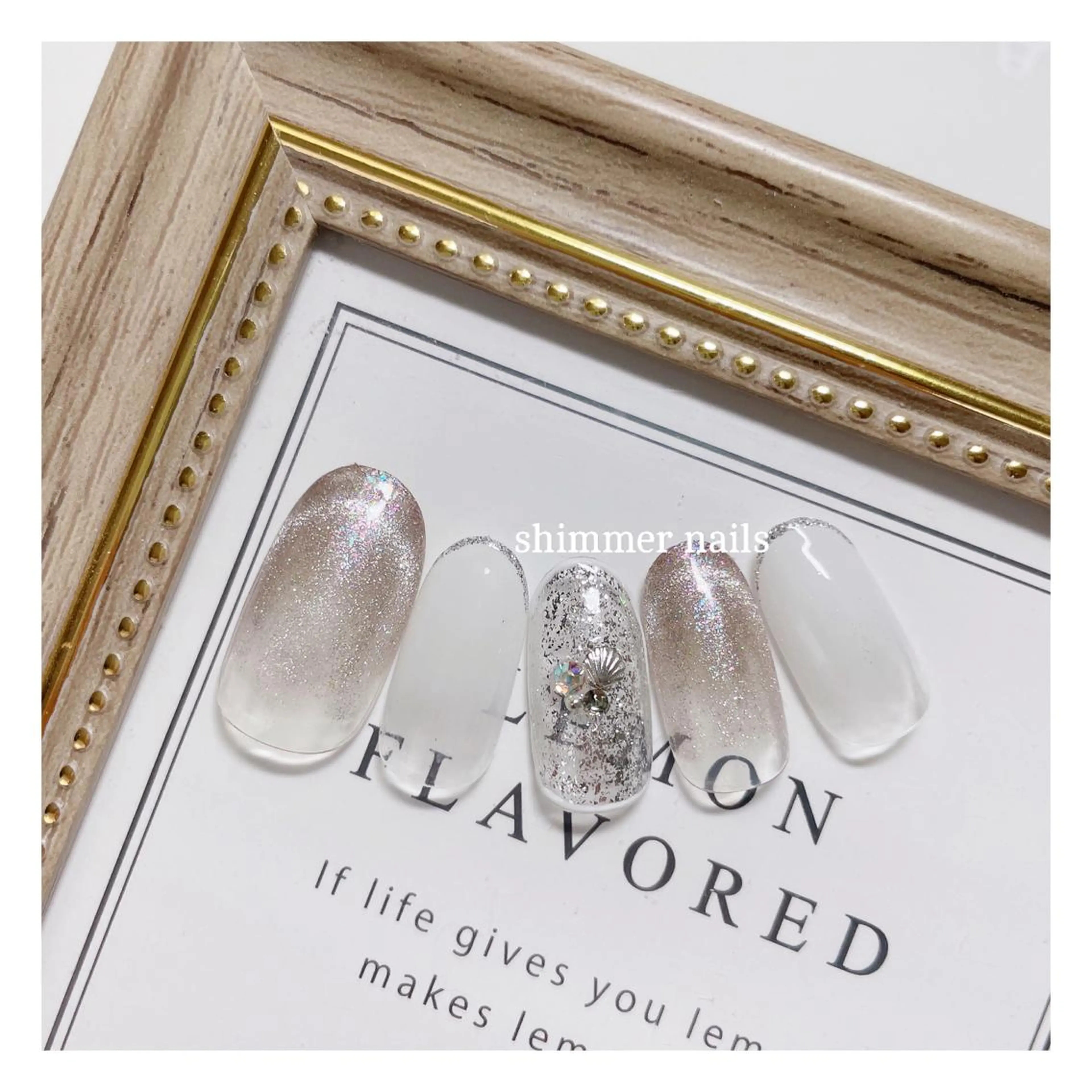 ネイル マグネットネイル ホワイト shimmer nailsのネイルデザイン