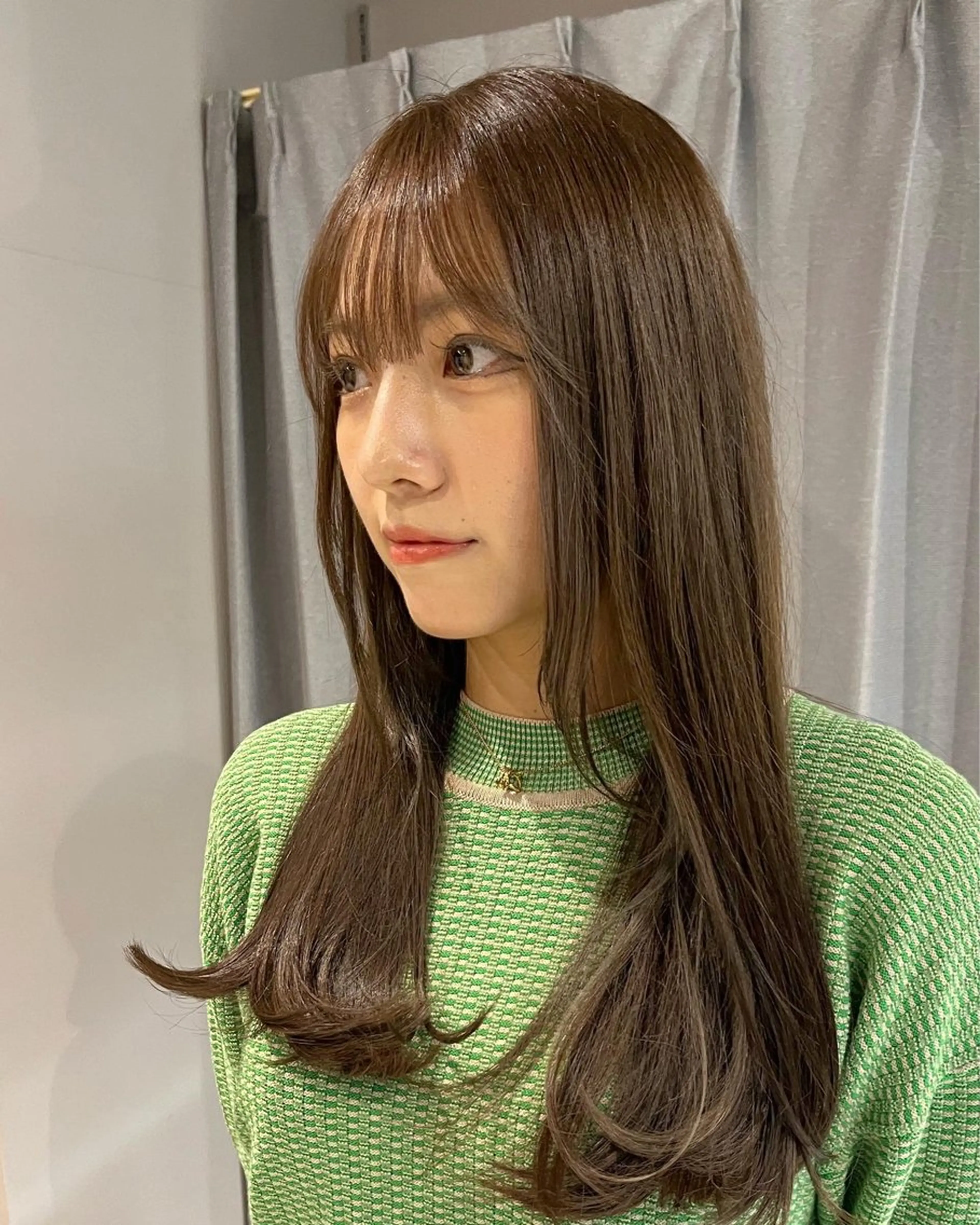 ロング カラー アッシュ ベージュカラー ブルーカラー ブルーグレー ブルーグレージュ カット ヘアカラー トリートメント うる艶カラー/恵比寿 ベージュ/丸山陽平のヘアスタイル