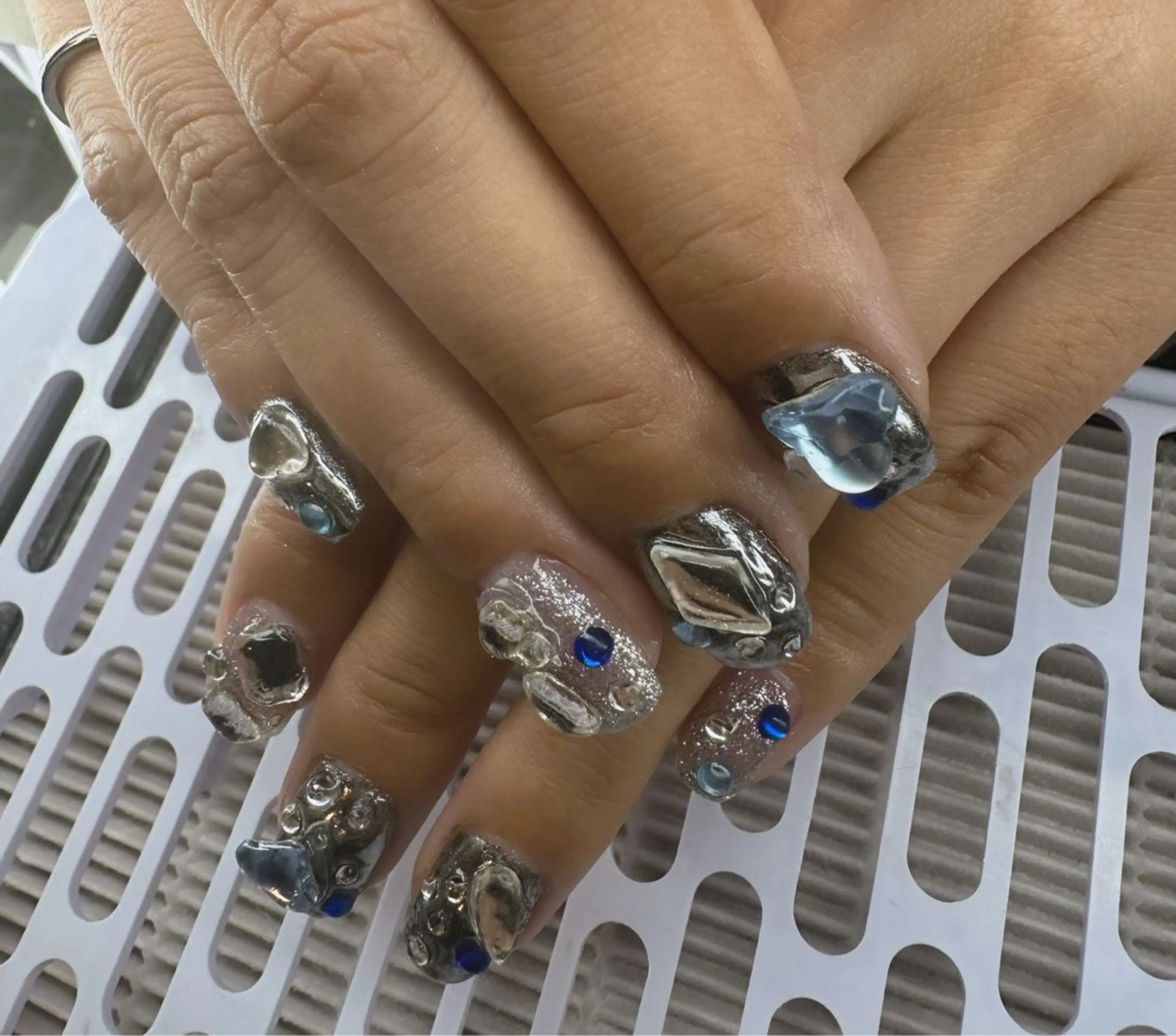 ネイル アートネイル ミラーネイル YOKOSUKA🧸 NAIL🌿🫧💛のネイルデザイン