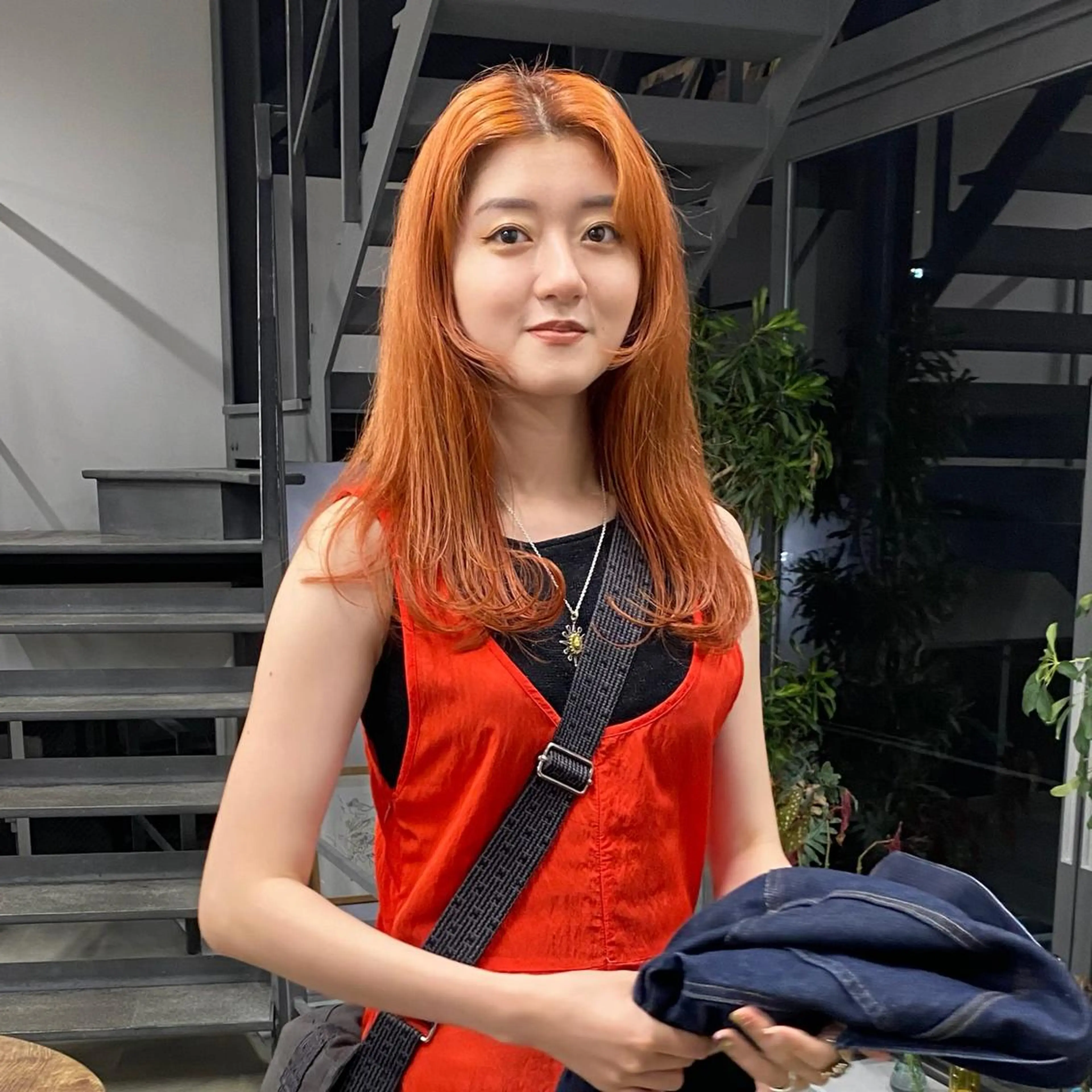 ロング カラー オレンジ 山口 モエのヘアスタイル