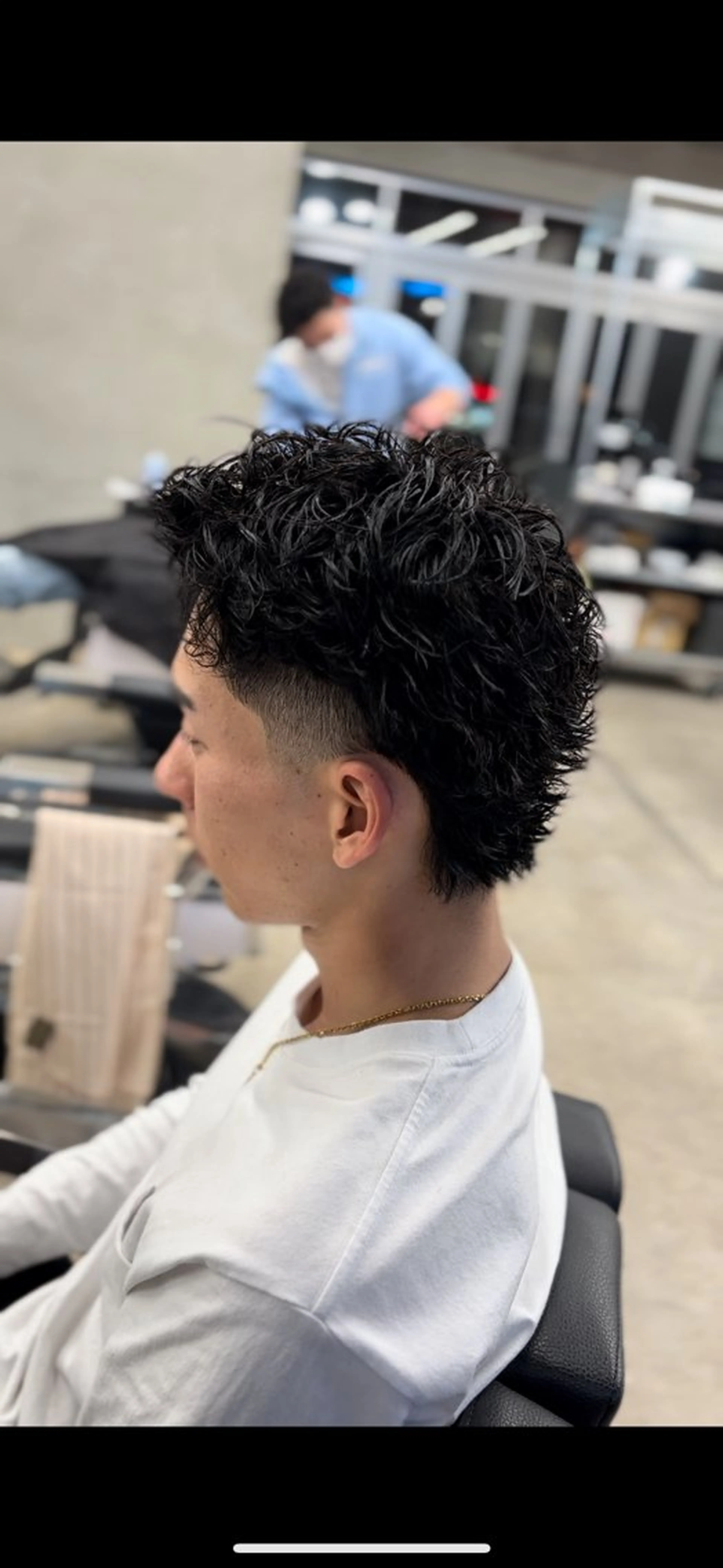 ショート パーマ メンズ フェードカット メンズパーマ マレットヘア 矢崎 裕哉のヘアスタイル