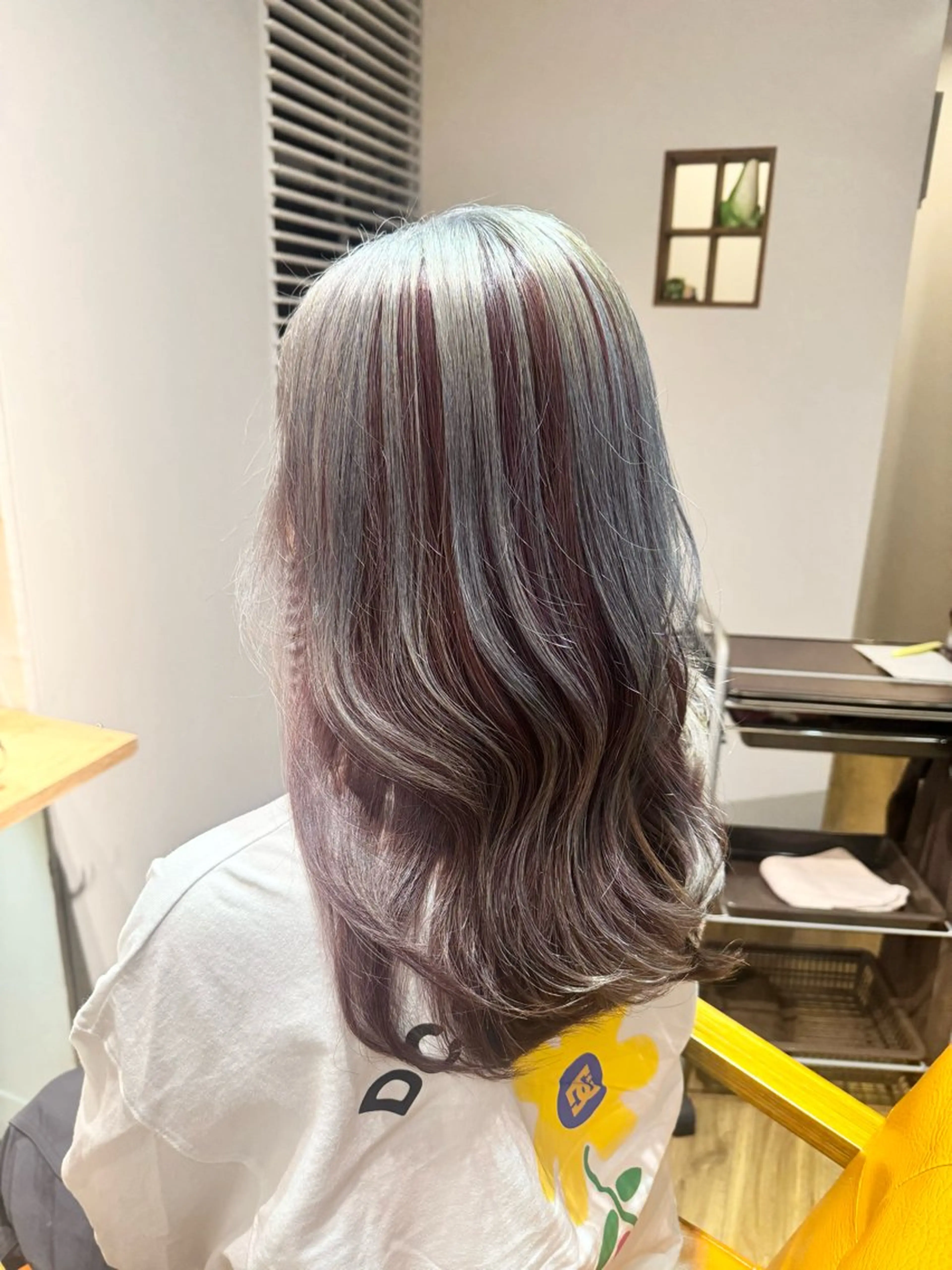 ロング カラー ツキダテ ユイのヘアスタイル