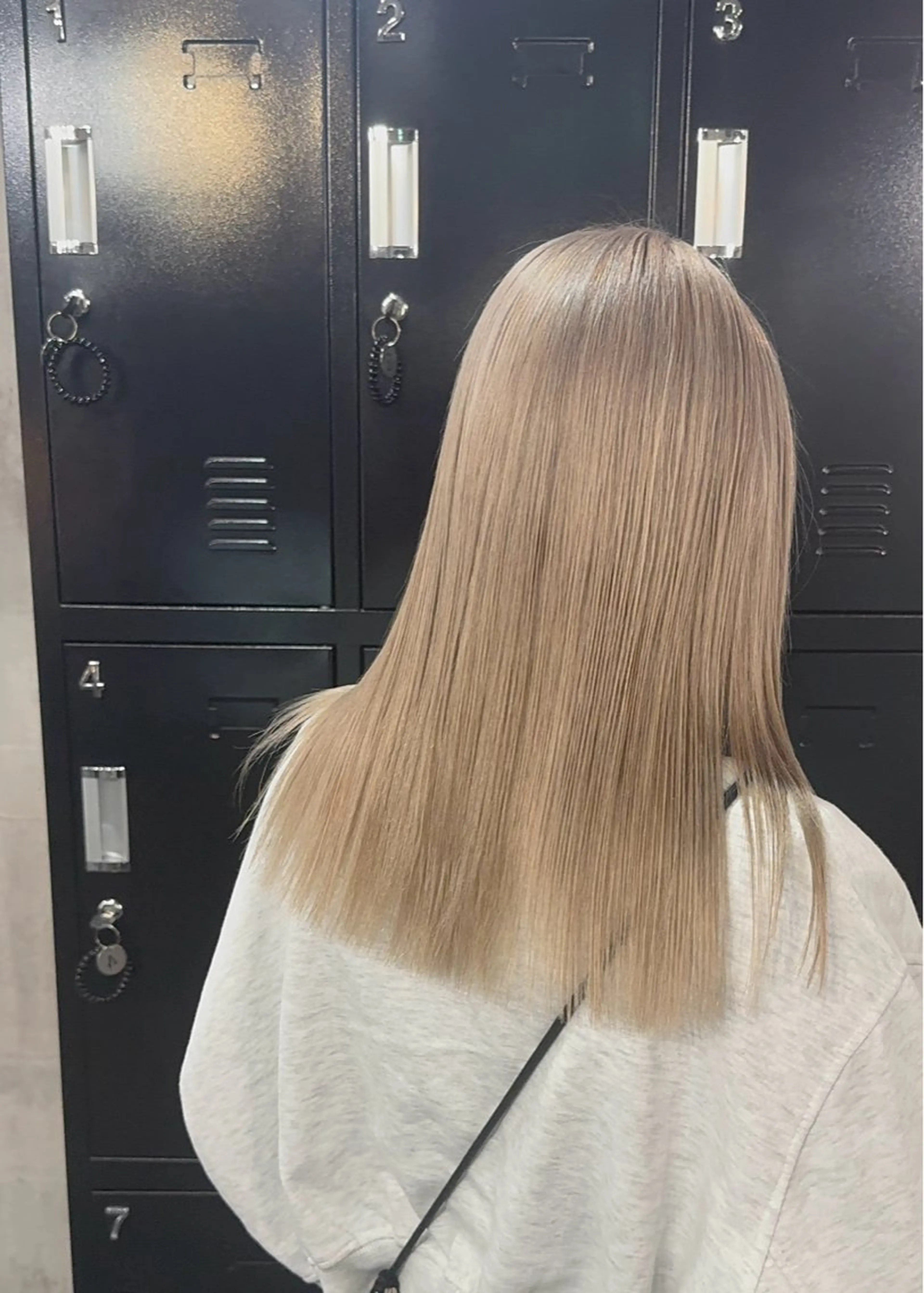 セミロング ヘアカラー レイヤーカット特化 💜SARIのヘアスタイル