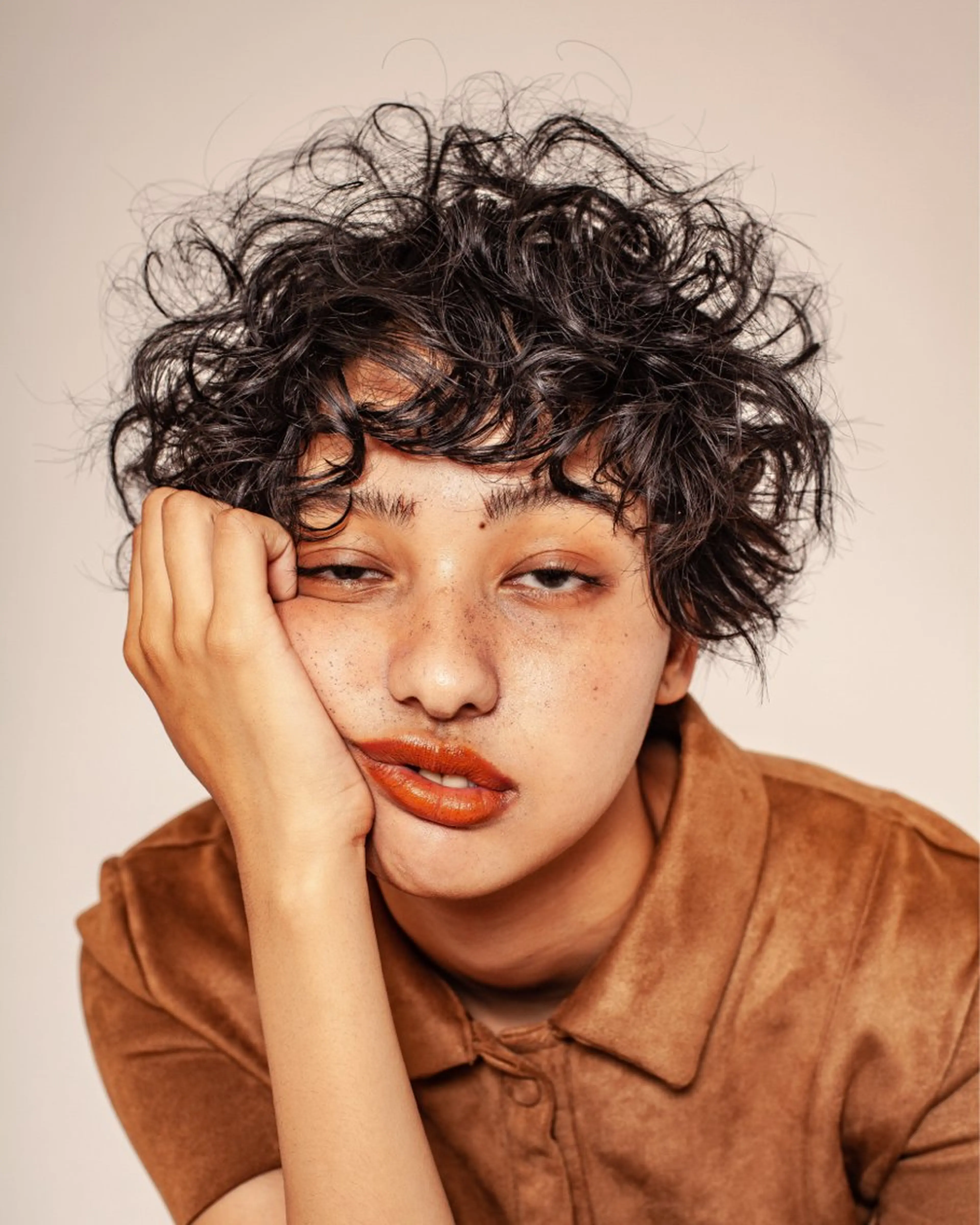 カラー 塔尾 真那のヘアスタイル