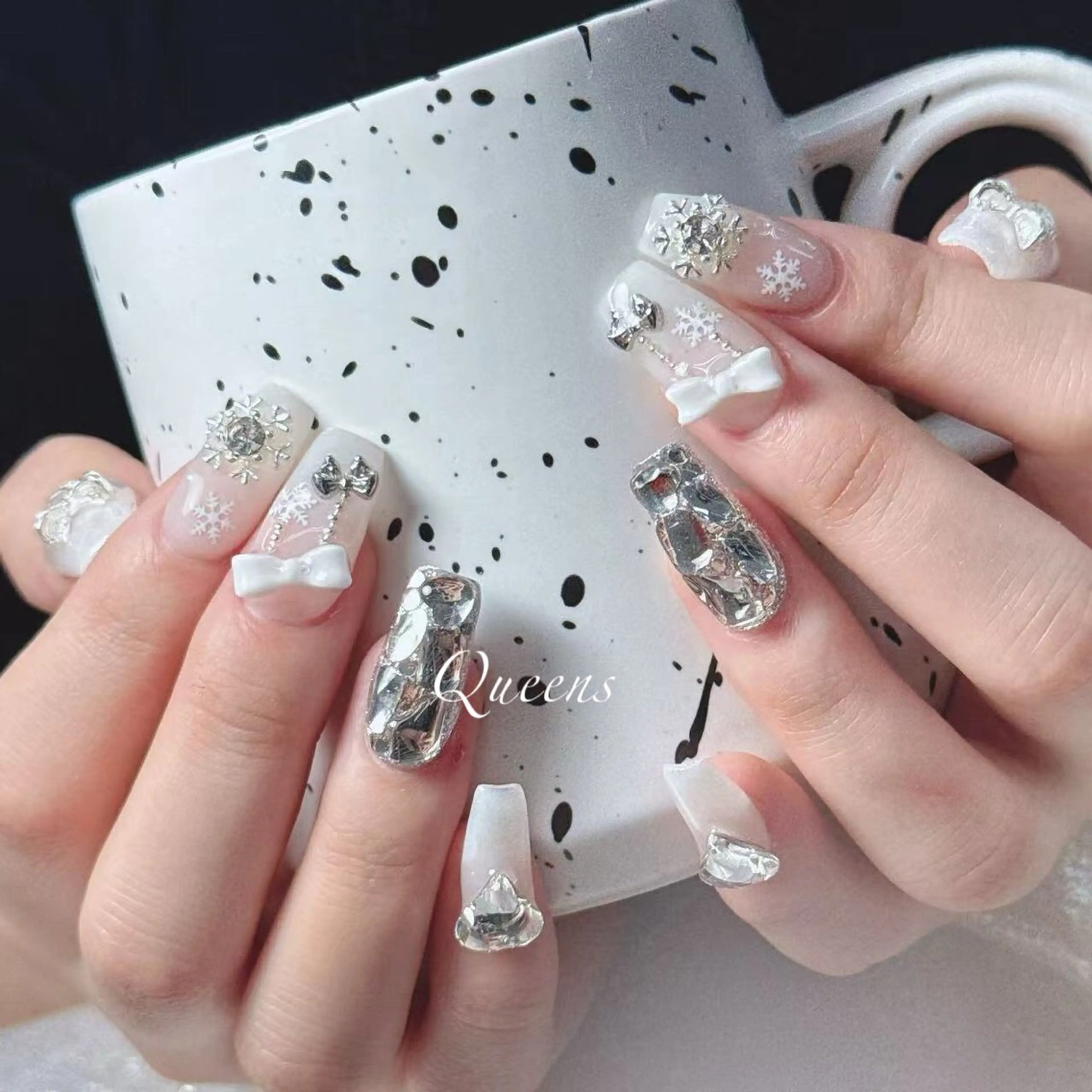 ネイル ハンドネイル Queens テイのネイルデザイン