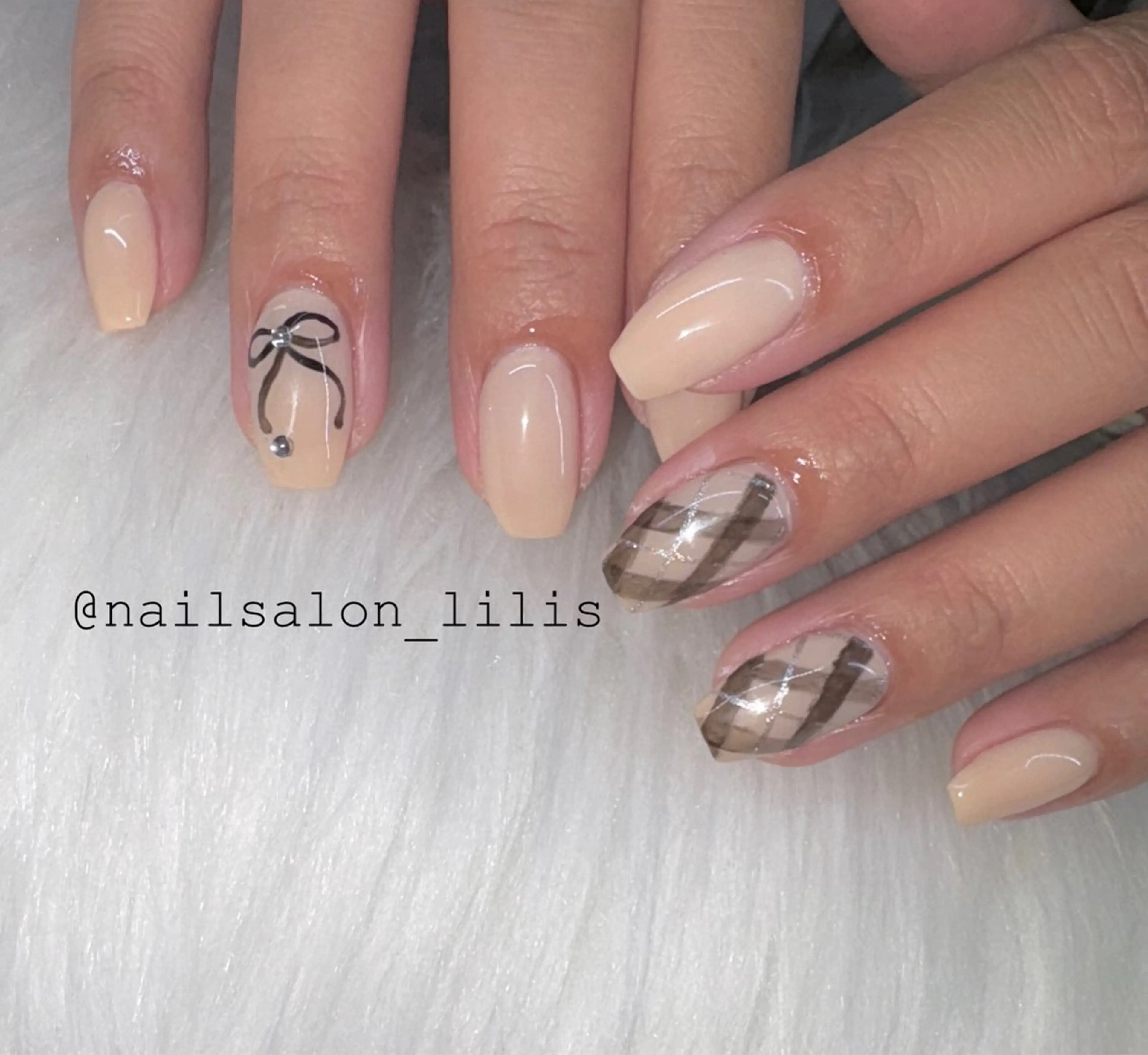 ネイル リボン ハンドネイル nailsalon Lilisのネイルデザイン