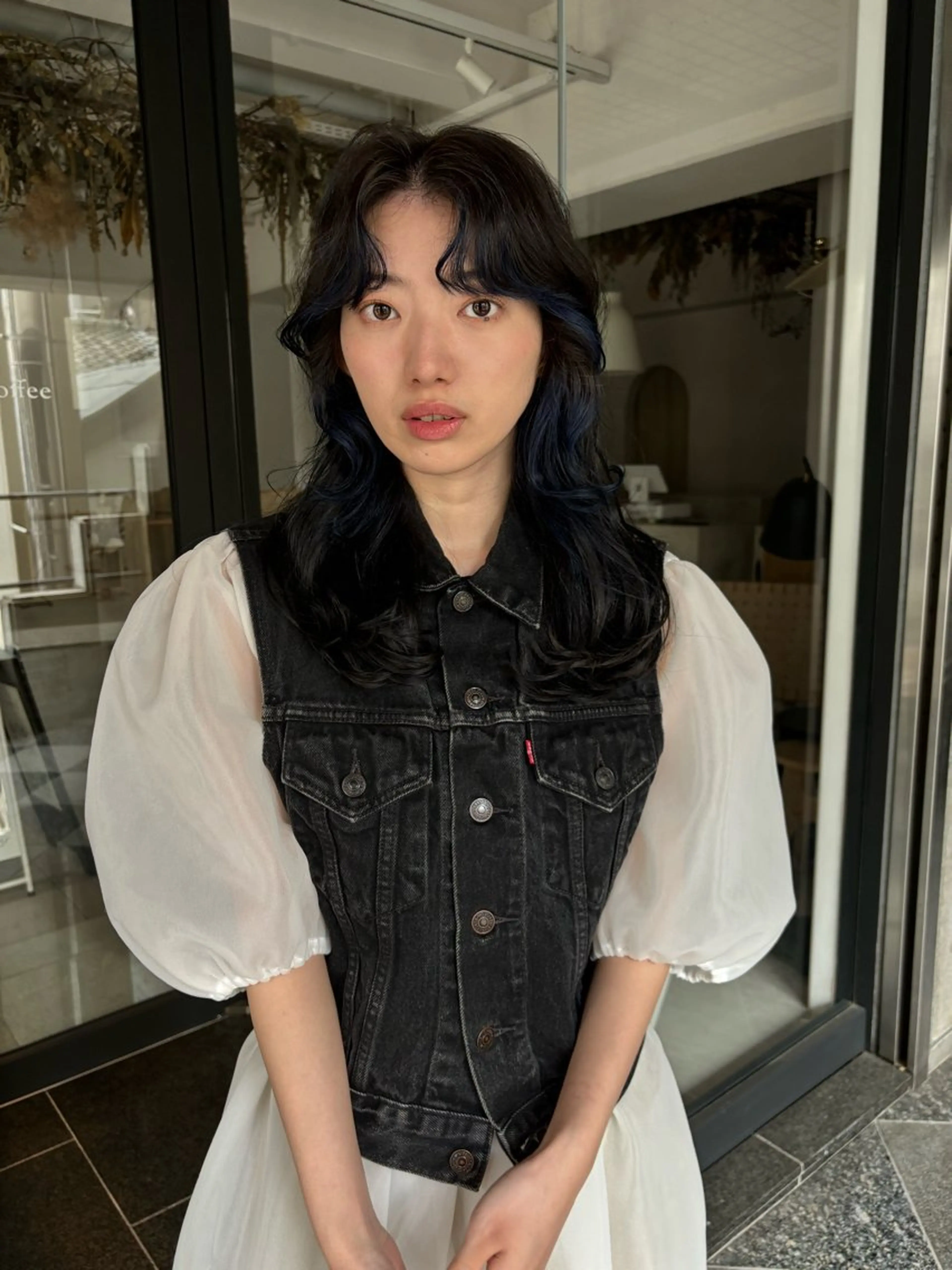 ロング カラー 黒髪 ブルーカラー ブルーブラック ネイビーカラー 柔らかストレートと ツヤカラー/和田陽向のヘアスタイル