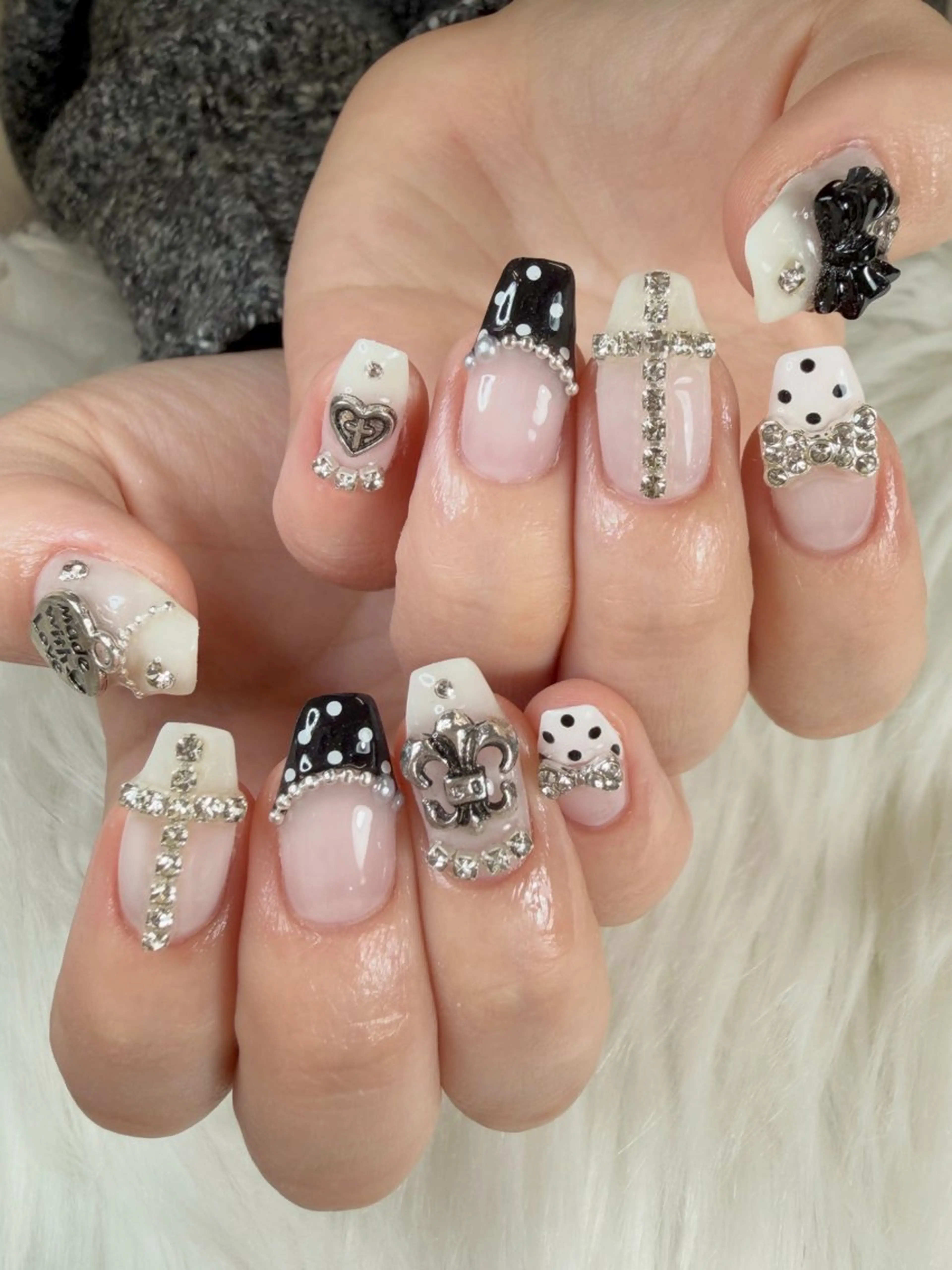 ネイル ドット ハンドネイル Kanako 💫のネイルデザイン