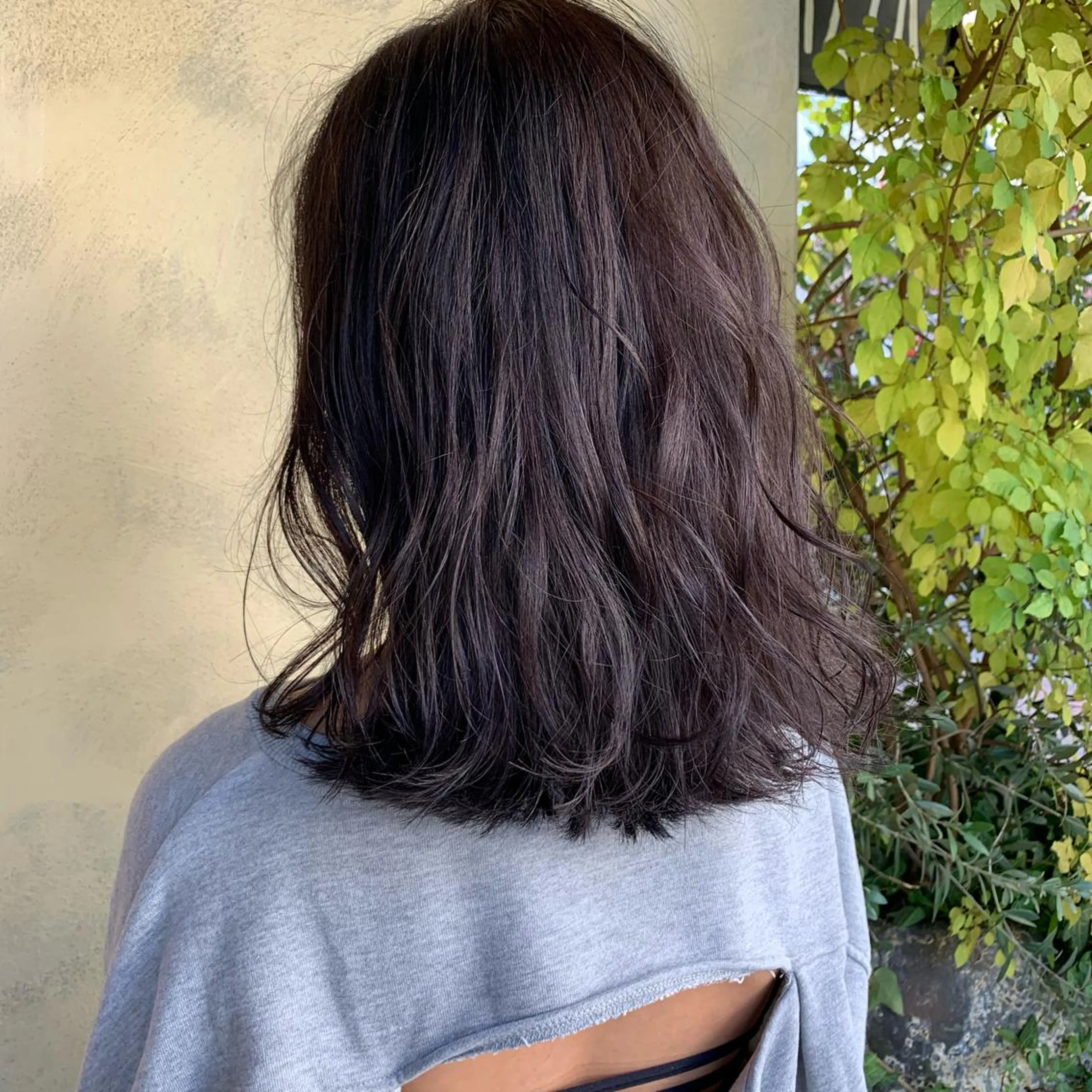 ミディアム カラー 透明感カラー グレージュ AMI ウルフパーマ/メンズのヘアスタイル