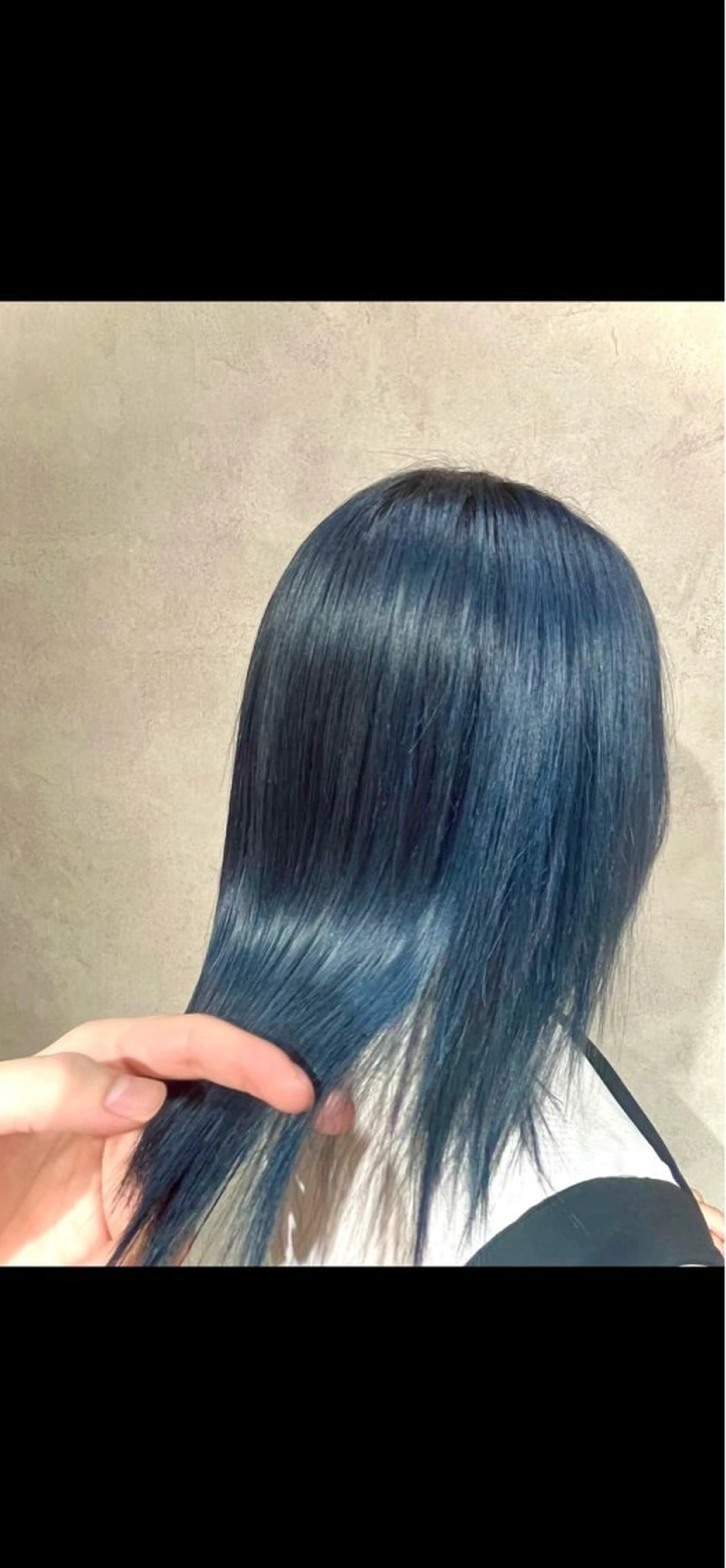 セミロング 伊藤 しおんのヘアスタイル