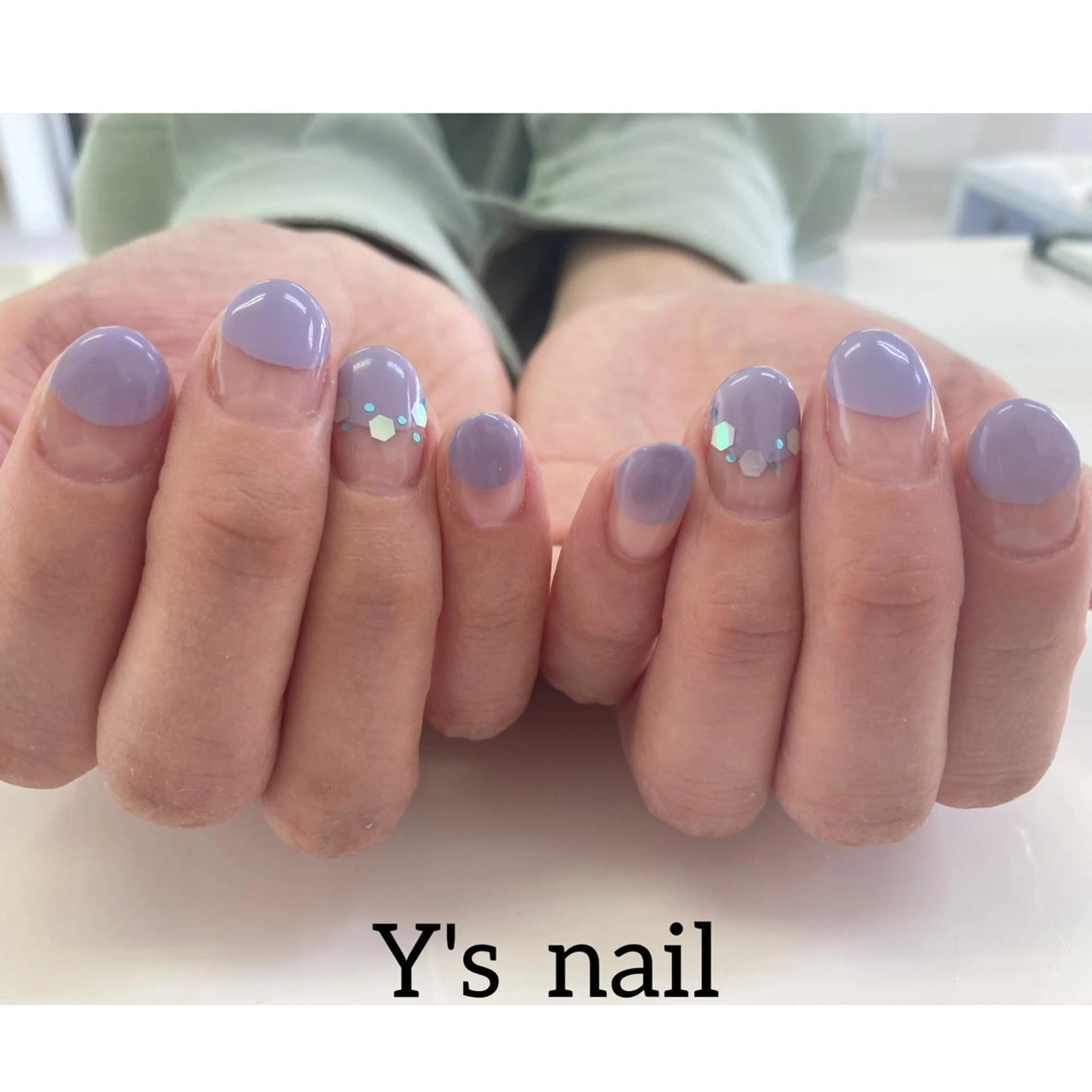 ネイル フレンチネイル ホログラムネイル 手書きが得意🖌️ Y’s  nailのネイルデザイン