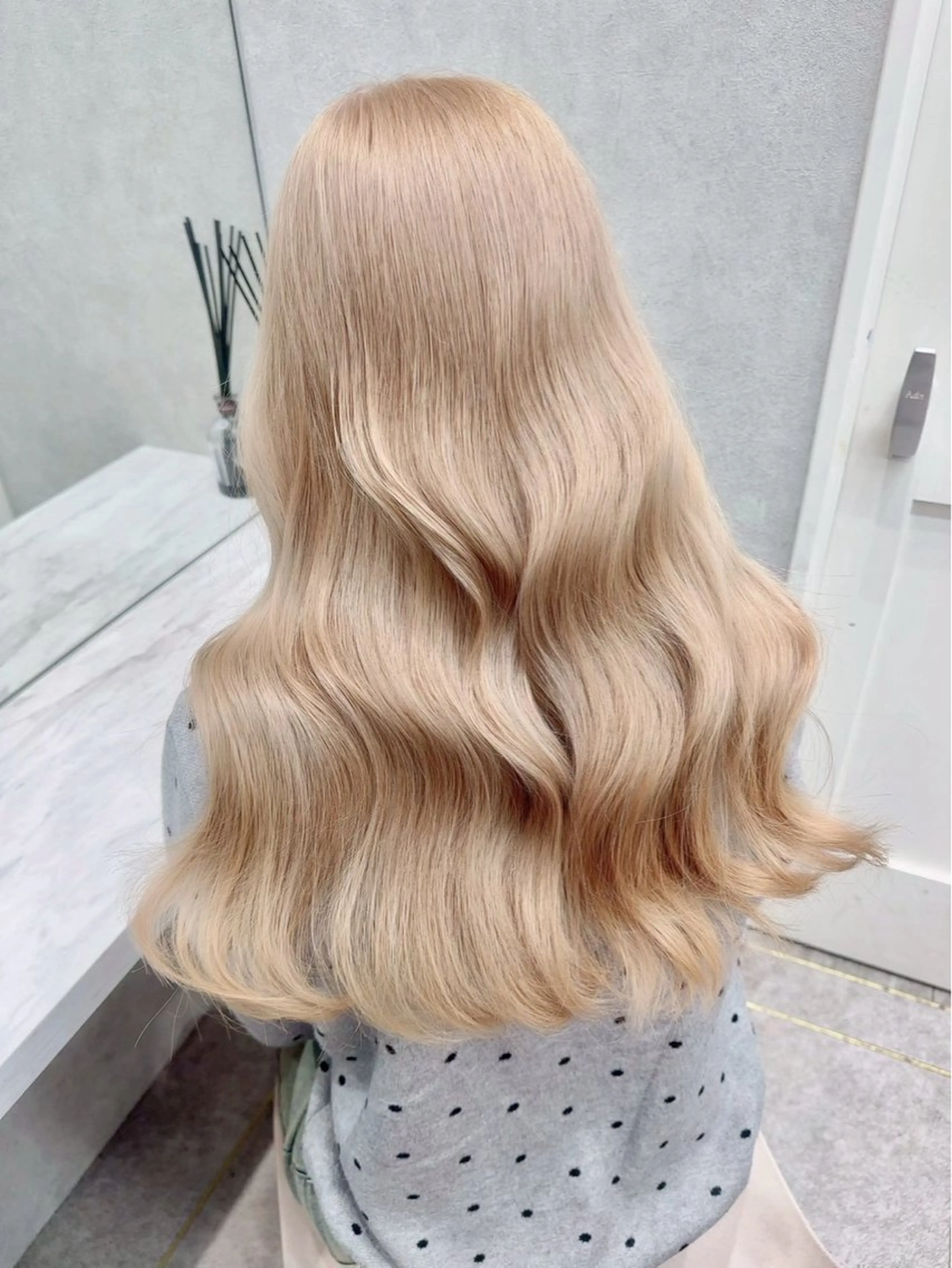 セミロング カラー ヘアカラー トリートメント Lond Le'a /ハイトーンカラーのヘアスタイル
