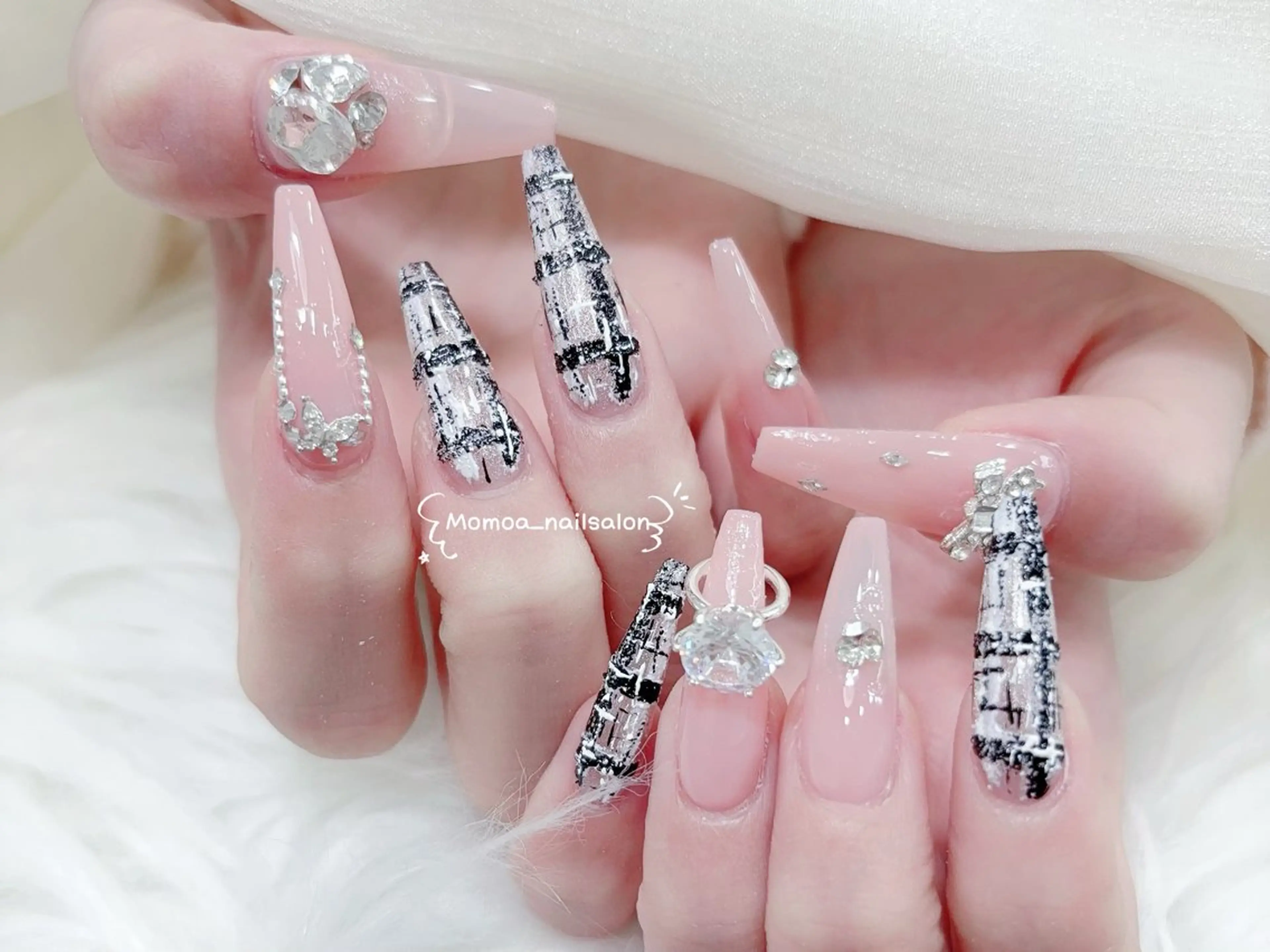 ネイル 成人式 大理石ネイル(マーブル) 持ち込み リボン 夏ネイル ハンドネイル MoMoA Nail ネイル長さ出し専門店のネイルデザイン