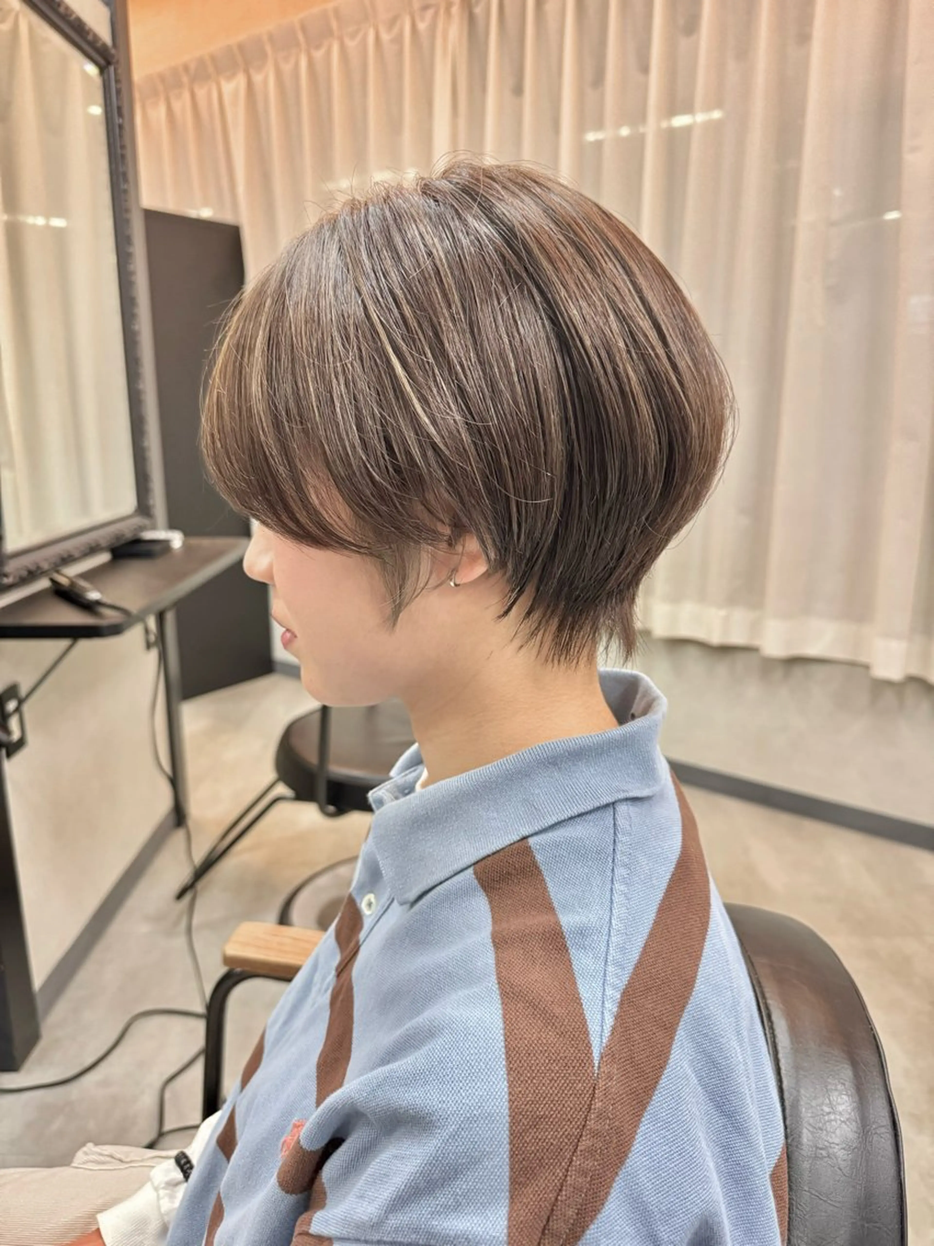 ショート カラー ブリーチ ブリーチなしカラー 似合わせカット カット ヘアカラー トリートメント 井本翔太.髪質改善. ベージュ.グレージュのヘアスタイル