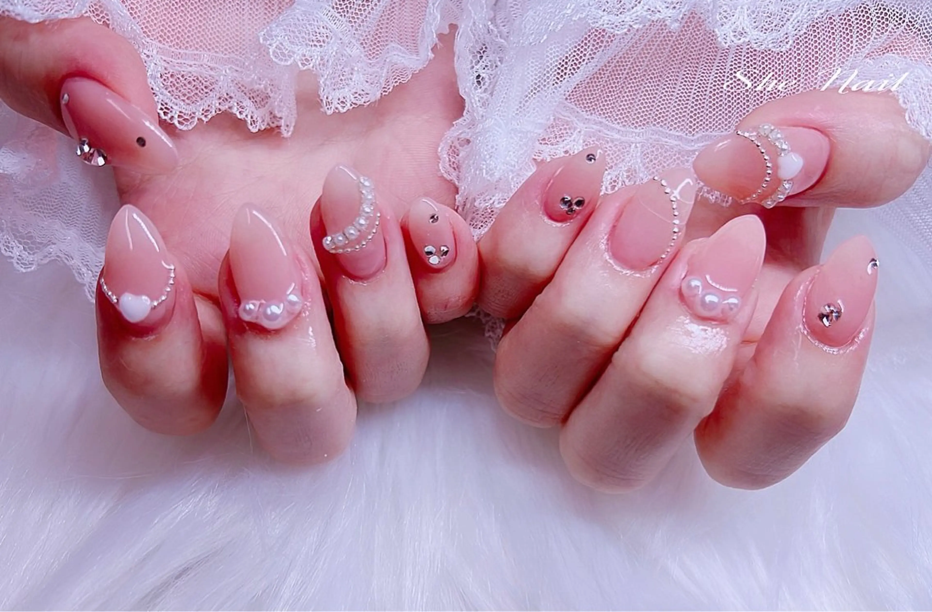ネイル チークネイル 長さ出し フレンチネイル ガラスフレンチ キラキラネイル She Nail所属・ISA_ BELLAのネイルデザイン