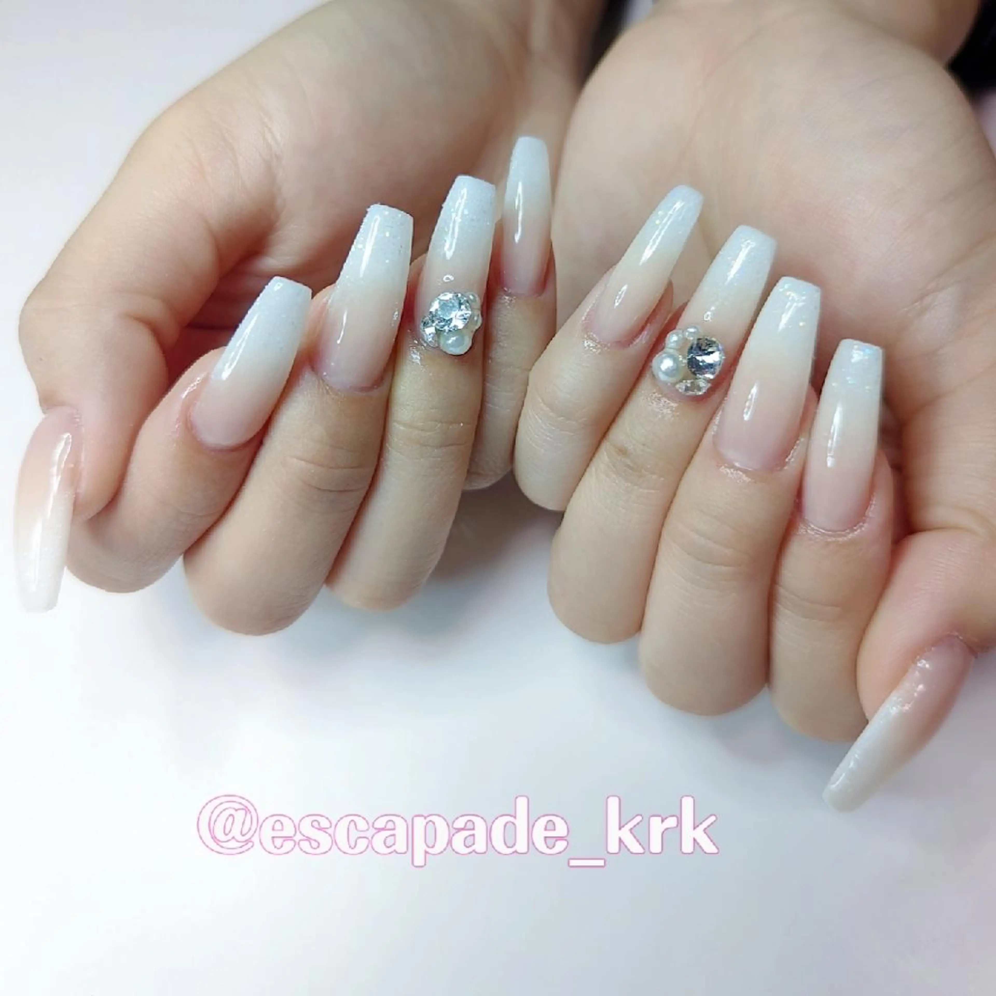 ミディアム ネイル ハンドネイル クロキ 。のネイルデザイン