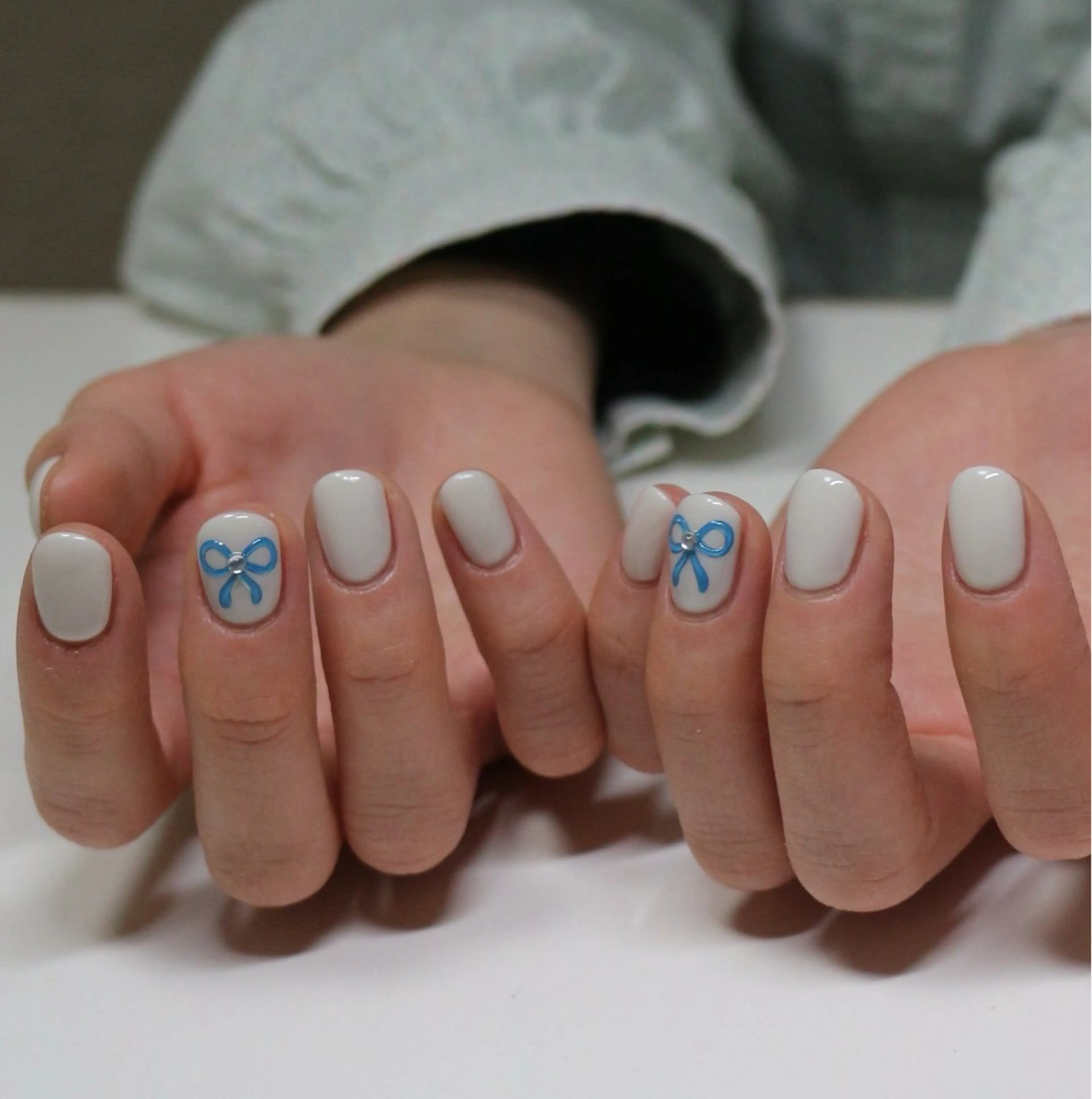 ネイル 韓国ネイル リボン シンプルネイル 春ネイル ワンホンネイル ハンドネイル Baku Nailsのネイルデザイン