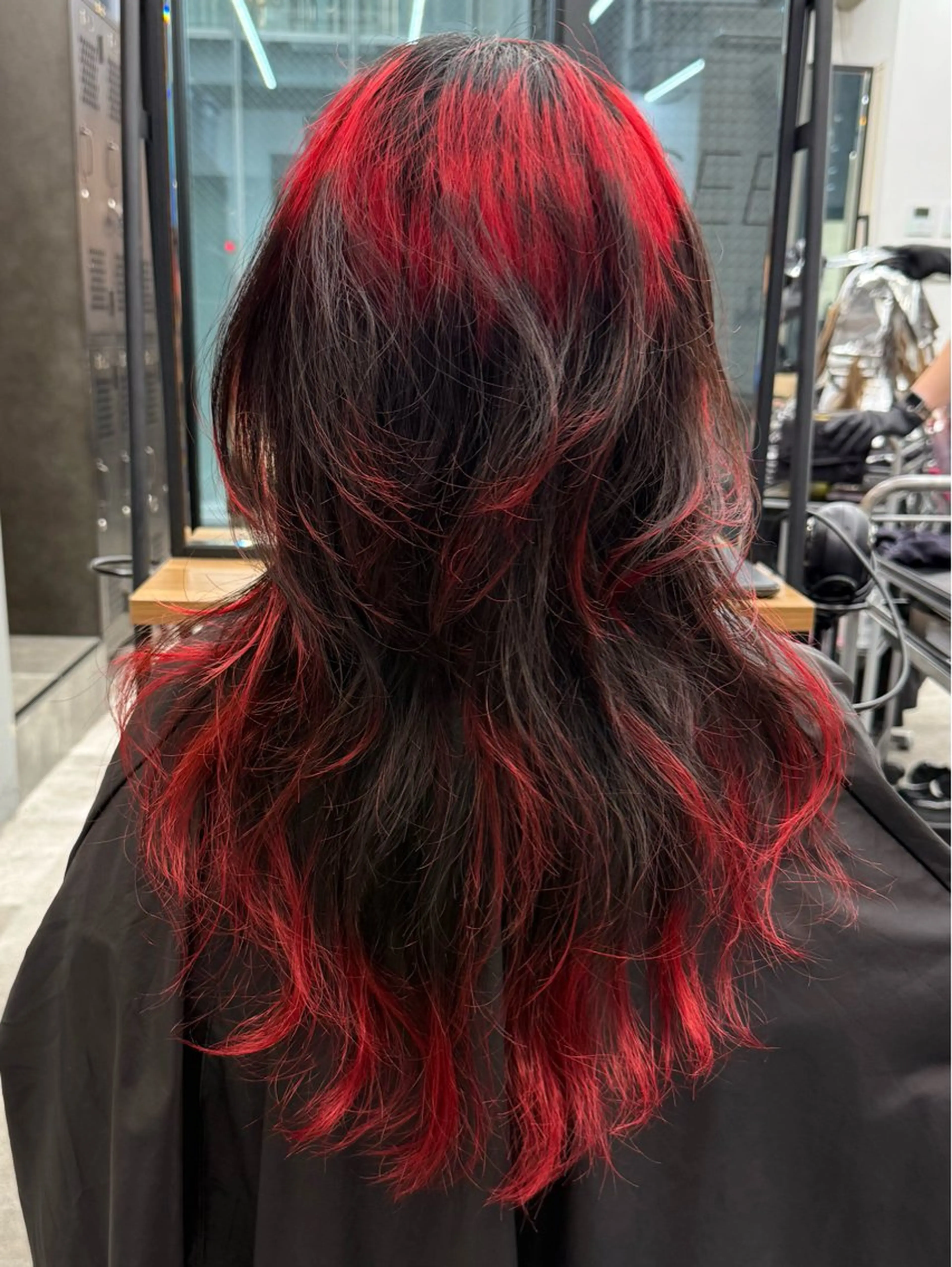 セミロング カラー イツク ⚡️ ルーツ/ハイトーンのヘアスタイル