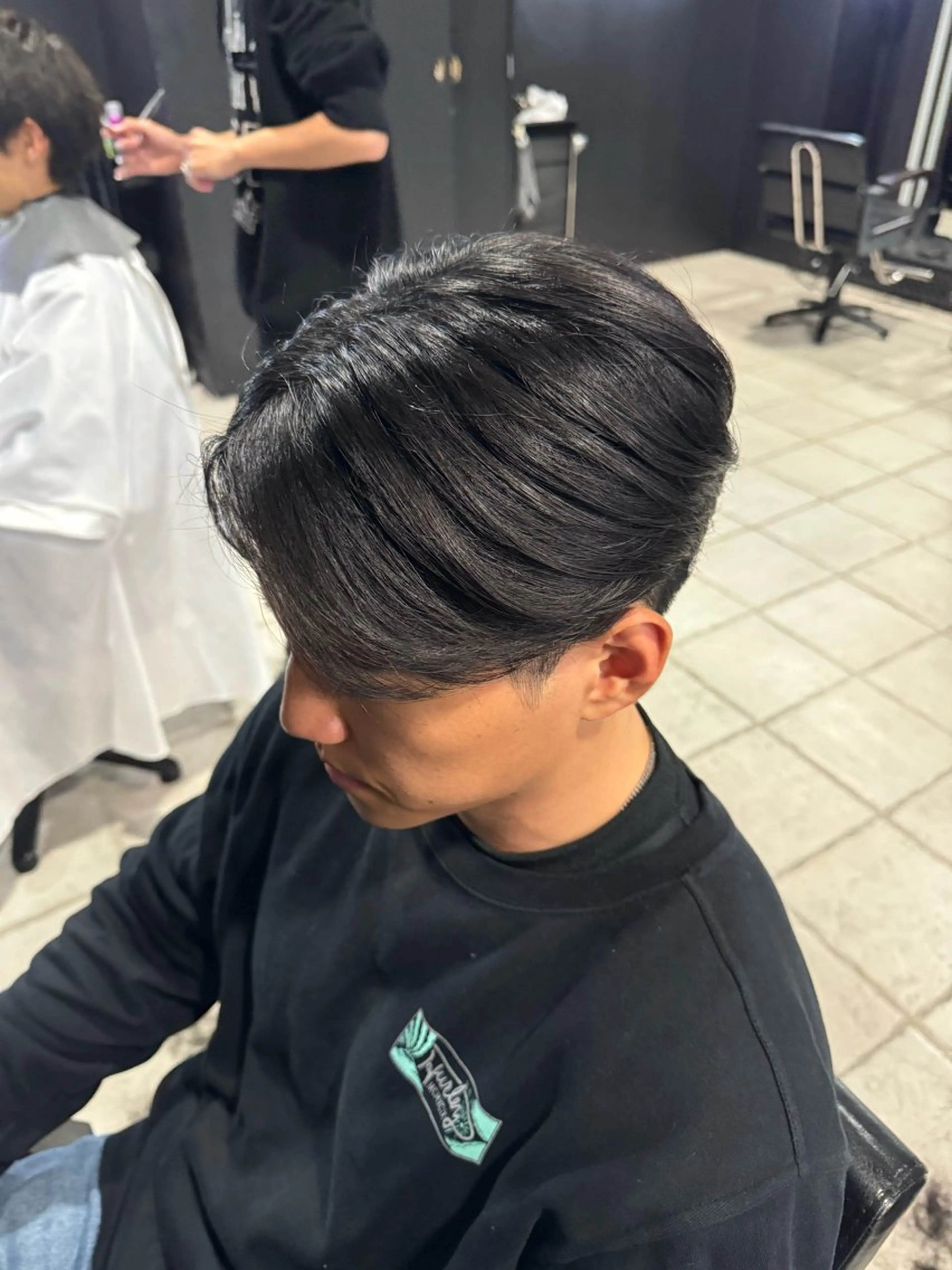 ミディアム ヘアアレンジ メンズ センターパート カット メンズ専門 美容師✨ アメ村 堀江颯瑛のヘアスタイル