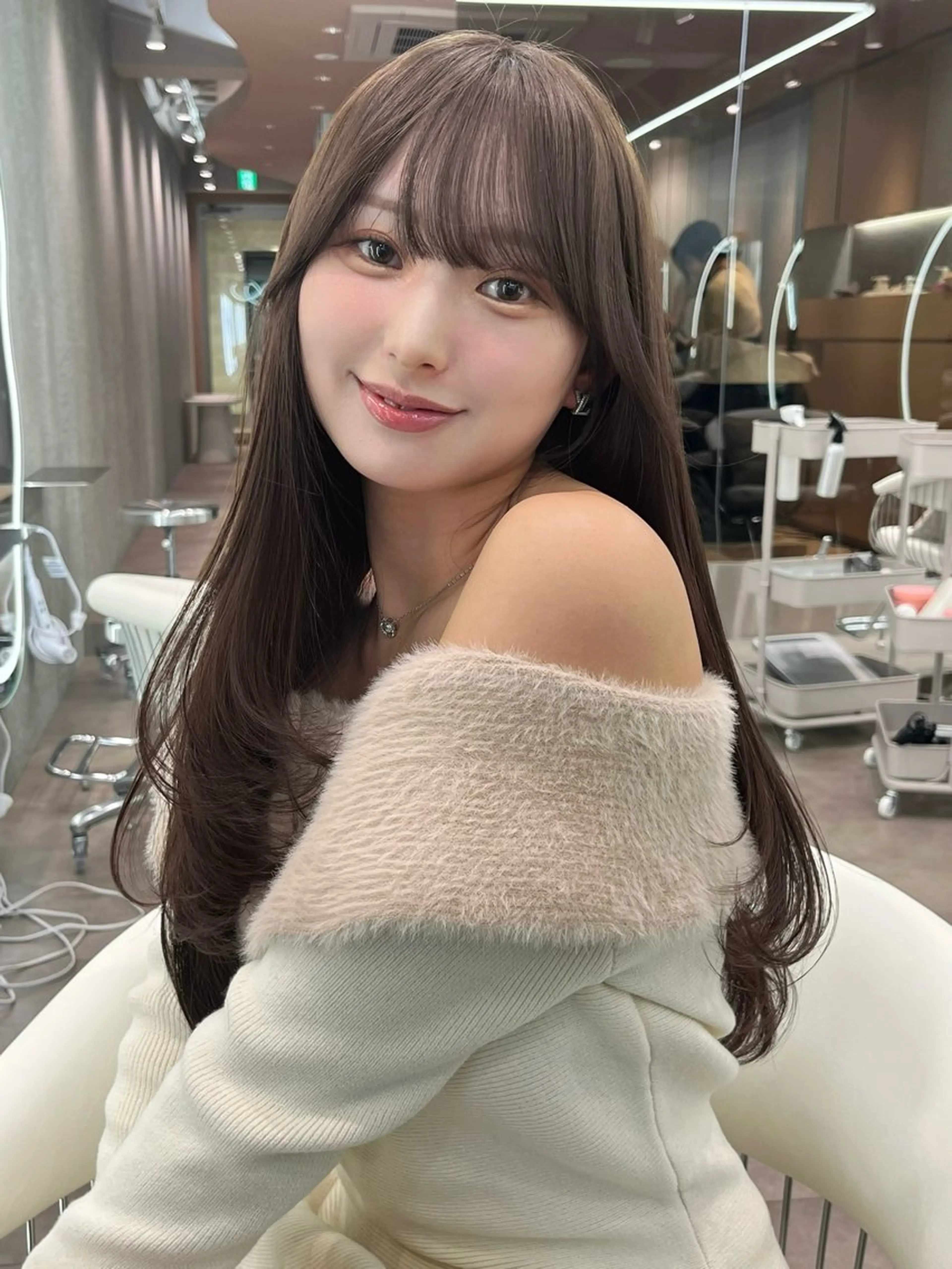 セミロング カラー ブリーチ ダブルカラー ブリーチなしカラー 韓国風ヘア レイヤーカット 大宮レイヤーカット ハッシュ　柏崎颯刀のヘアスタイル